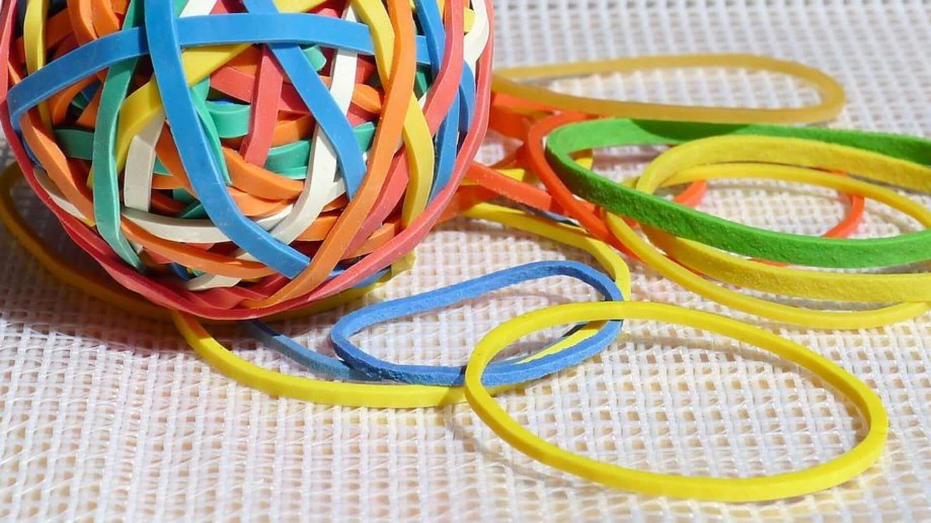 Penggunaan karet gelang untuk mengatur barang-barang di rumah Penggunaan karet gelang untuk mengatur barang-barang di rumah
