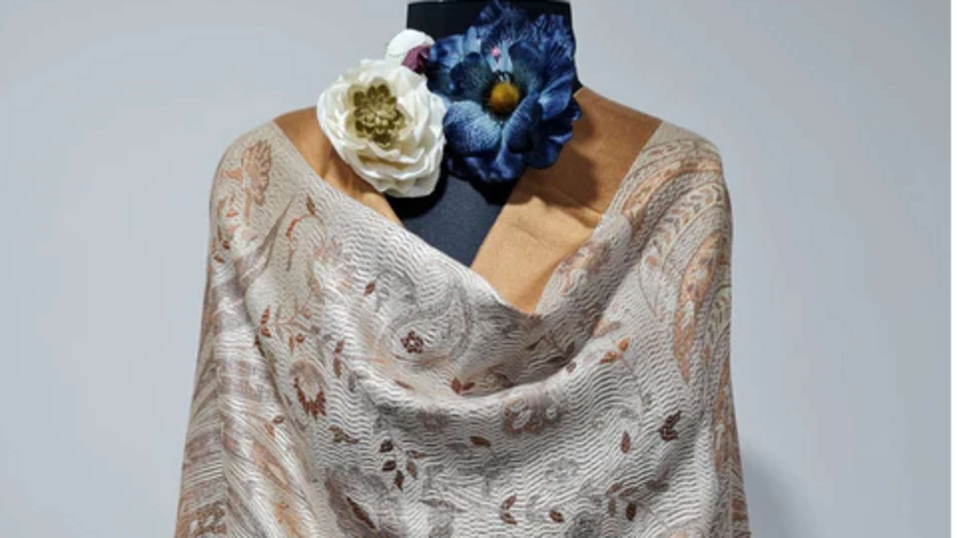 Selendang sutra: Rahasia gaya abadi dan elegan