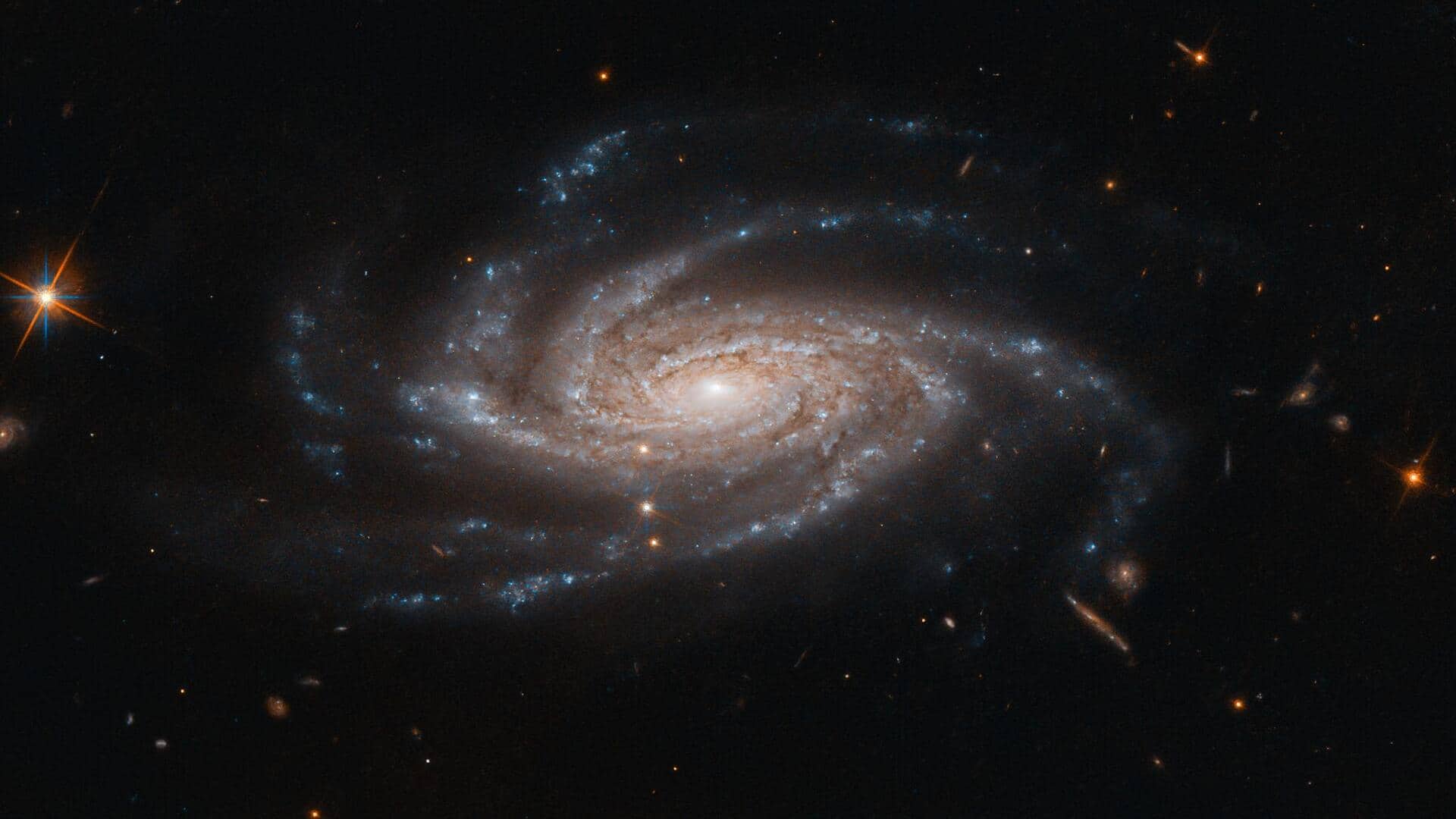 Lima Bentuk Galaksi yang Paling Aneh di Alam Semesta