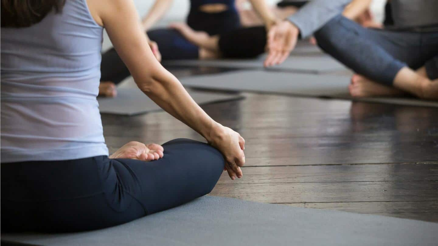 Yoga supaya tidur nyenyak? Lakukan pose-pose ini sebelum tidur