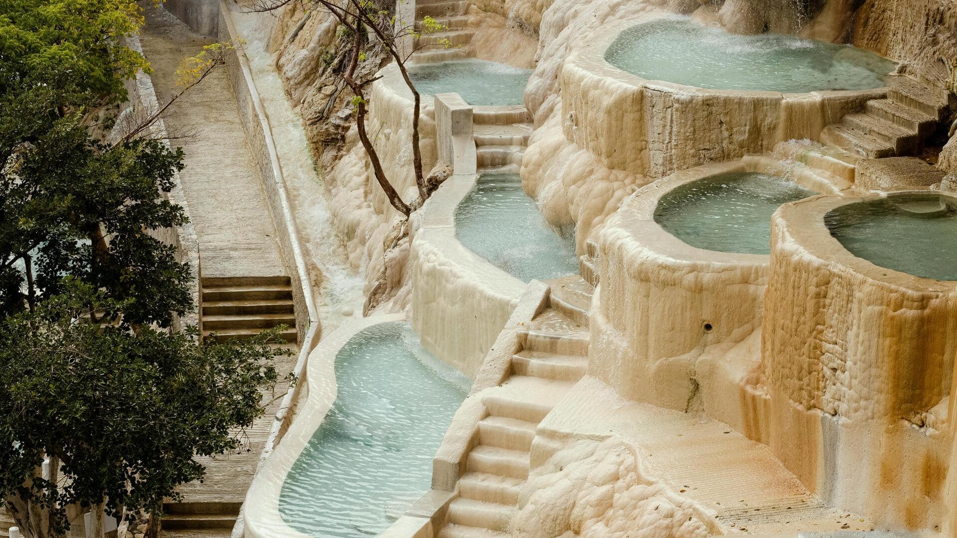 Menikmati Keajaiban Danau Termal Grutas de Tolantongo, Meksiko