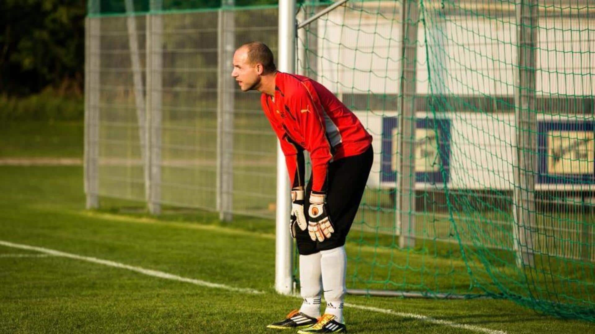 Mengapa titik penalti sepak bola tepat 12 yard?