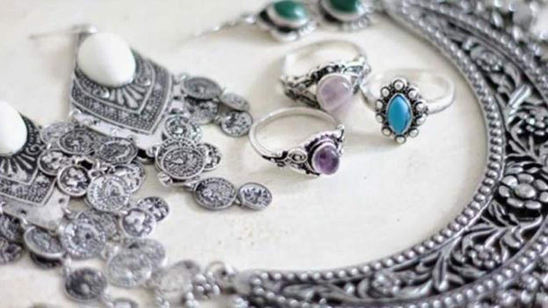 Gaya abadi dengan perhiasan etnik perak