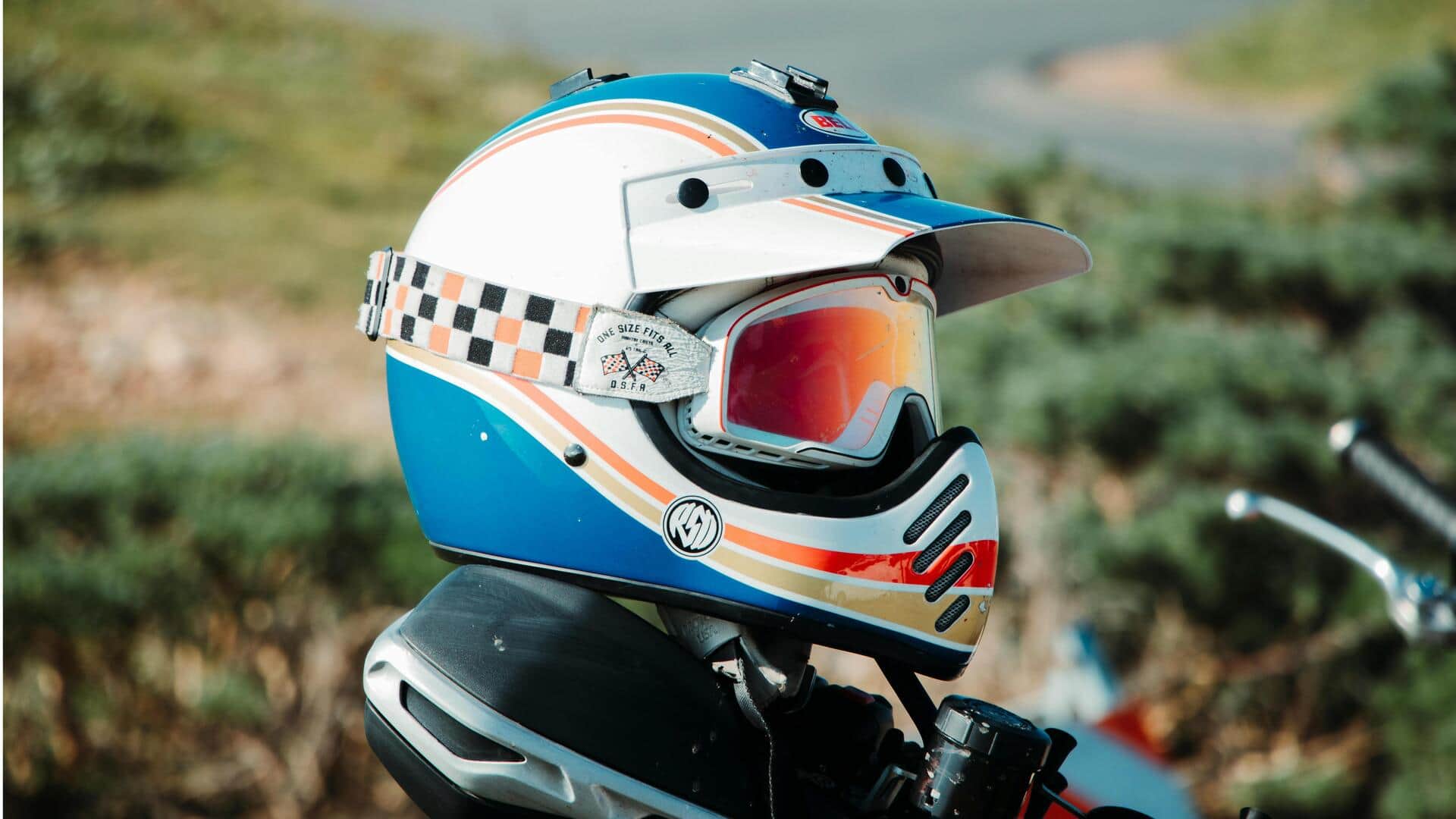 Helm Motor yang Menggabungkan Keamanan dan Gaya