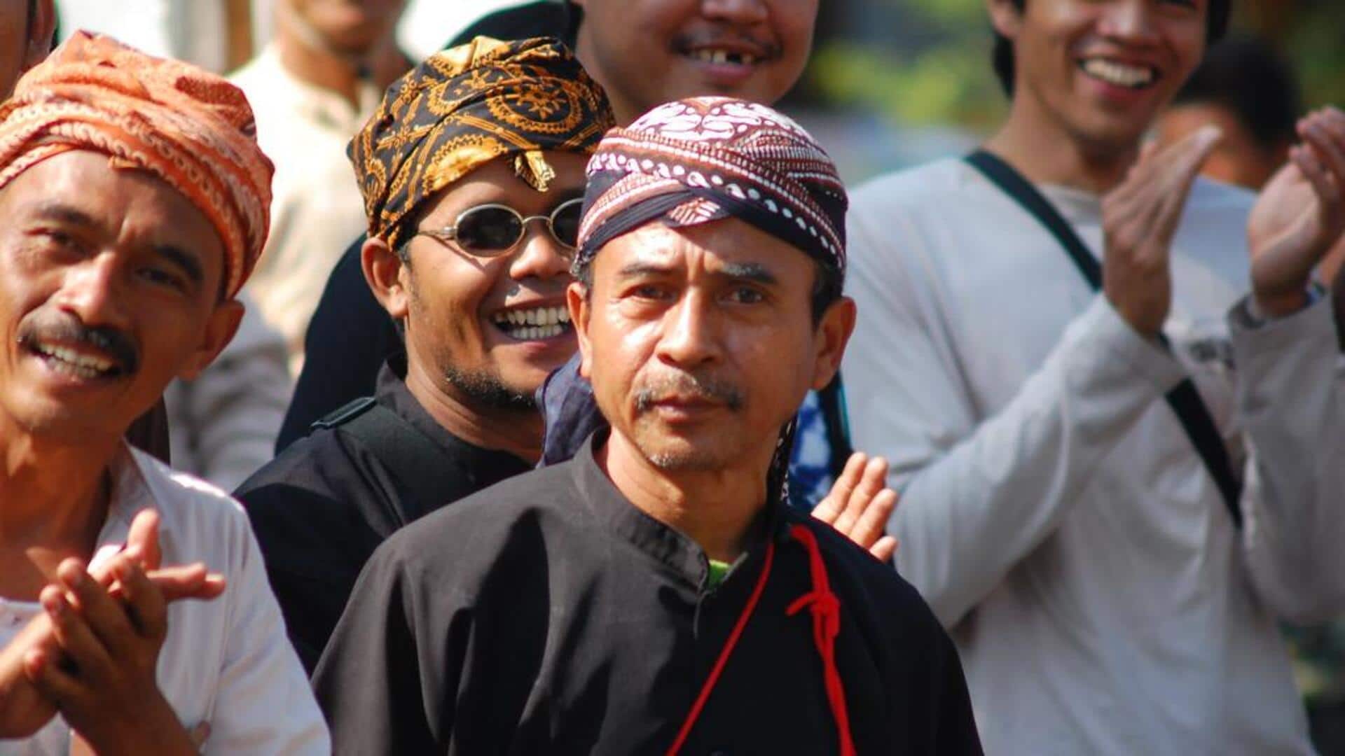 Tren gaya rambut terinspirasi penutup kepala tradisional Indonesia Tren gaya rambut terinspirasi penutup kepala tradisional Indonesia