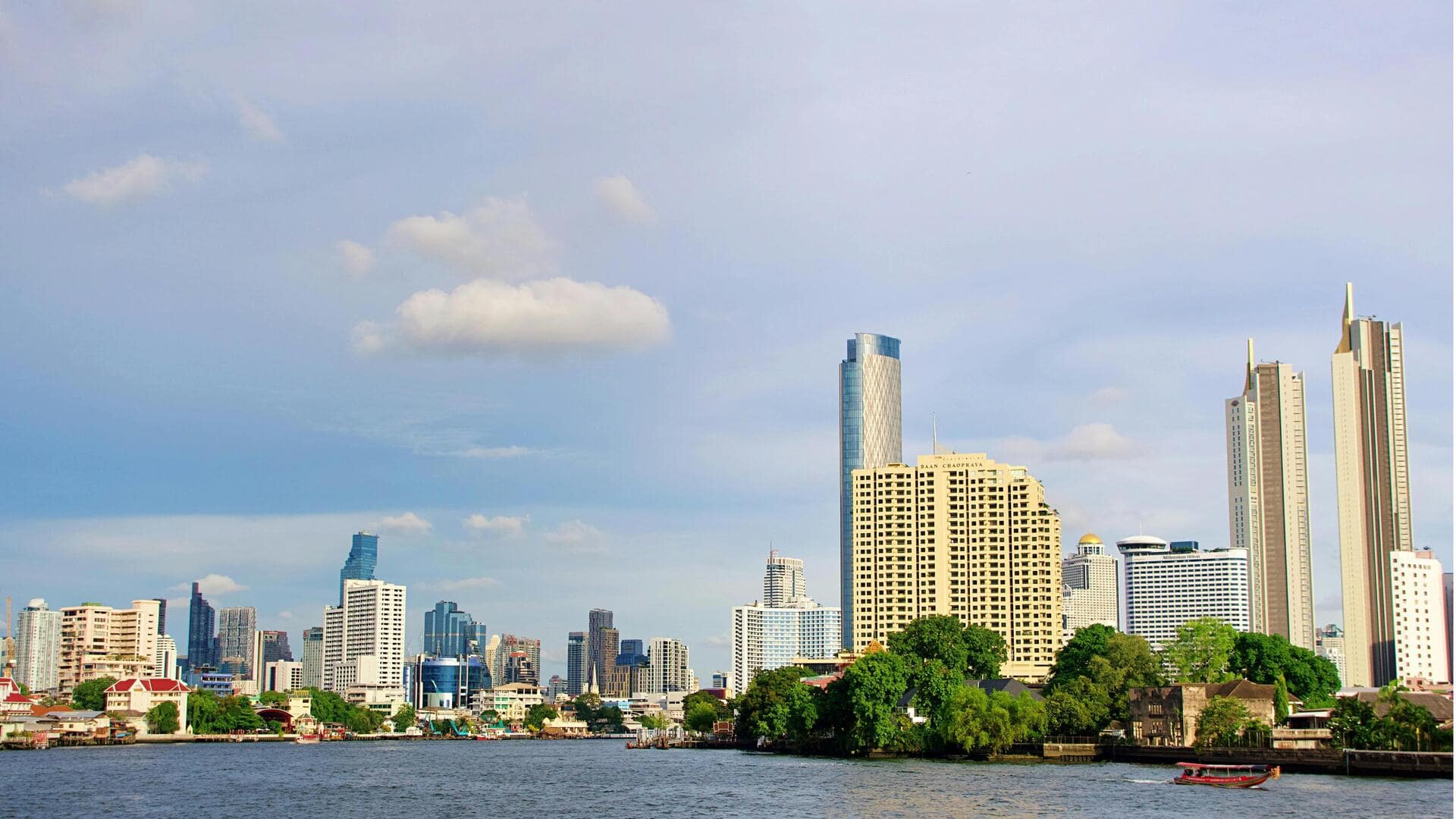 Restoran Vegetarian Tepi Sungai di Bangkok