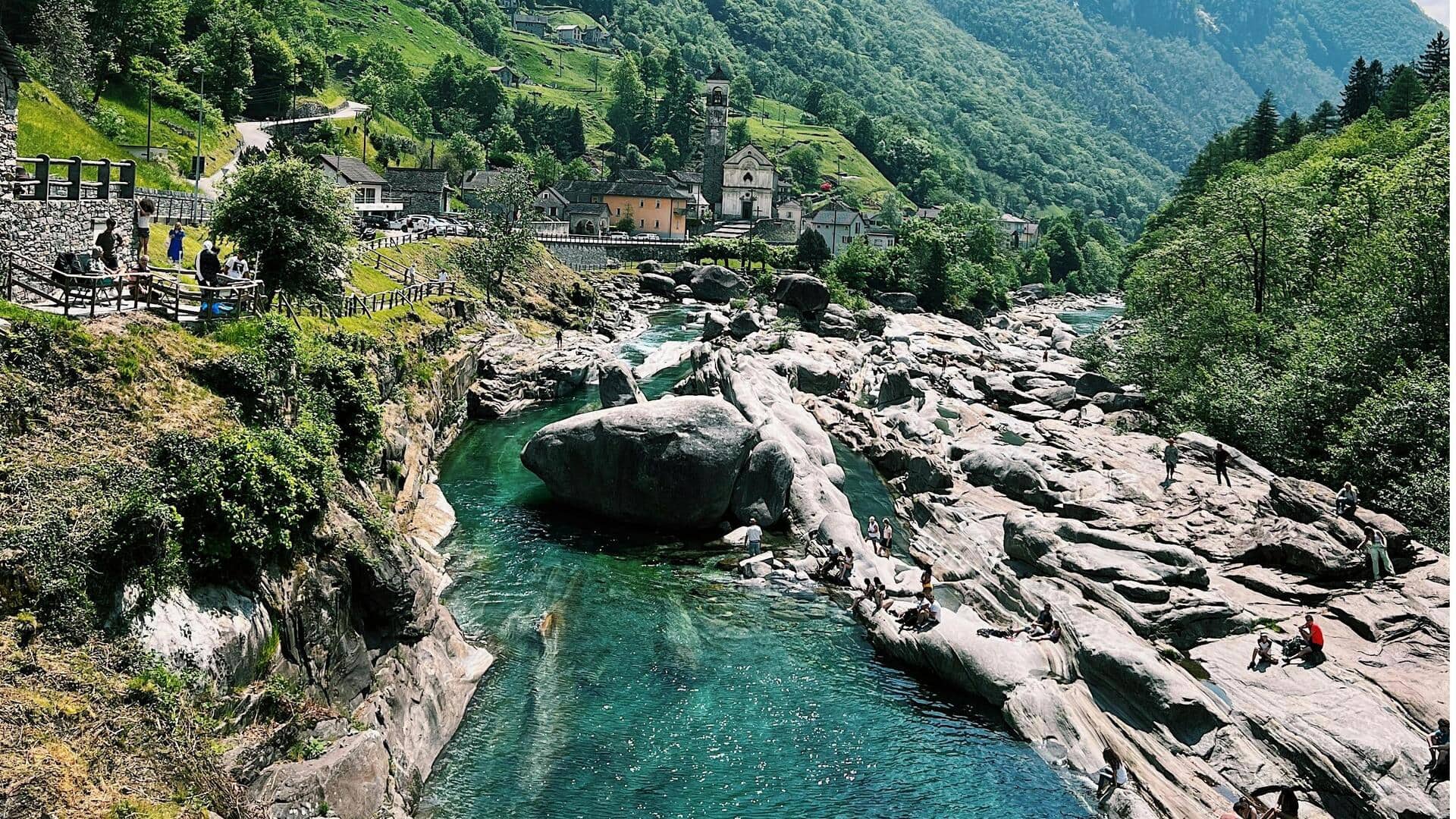 Menikmati Keindahan Lembah Verzasca di Swiss