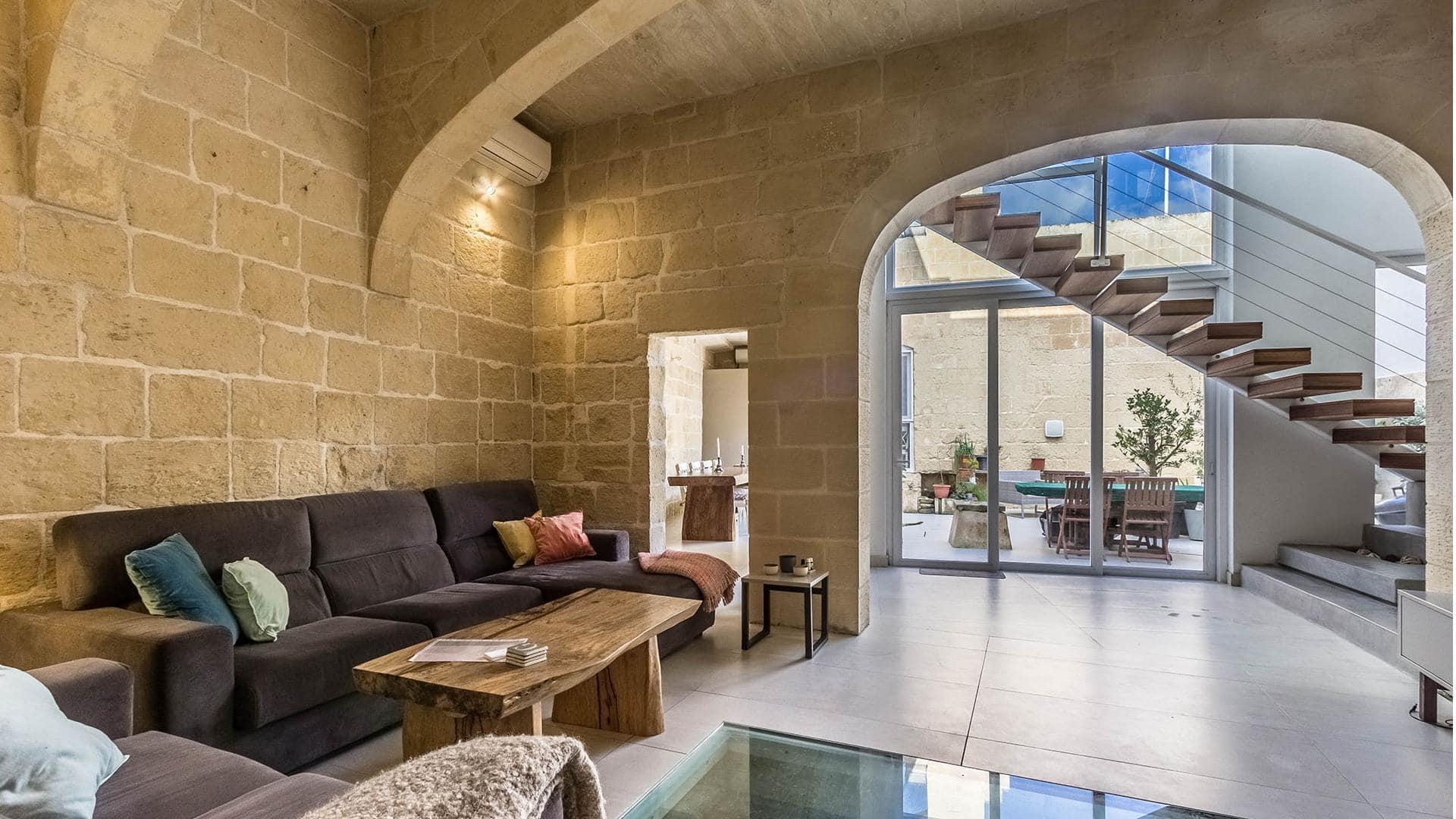 Batu Kapur Malta: Elegansi Maritim Bernuansa Rustic