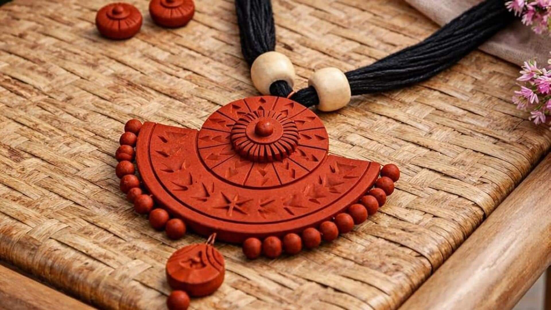 Tingkatkan gaya musim semi dengan aksesori terakota