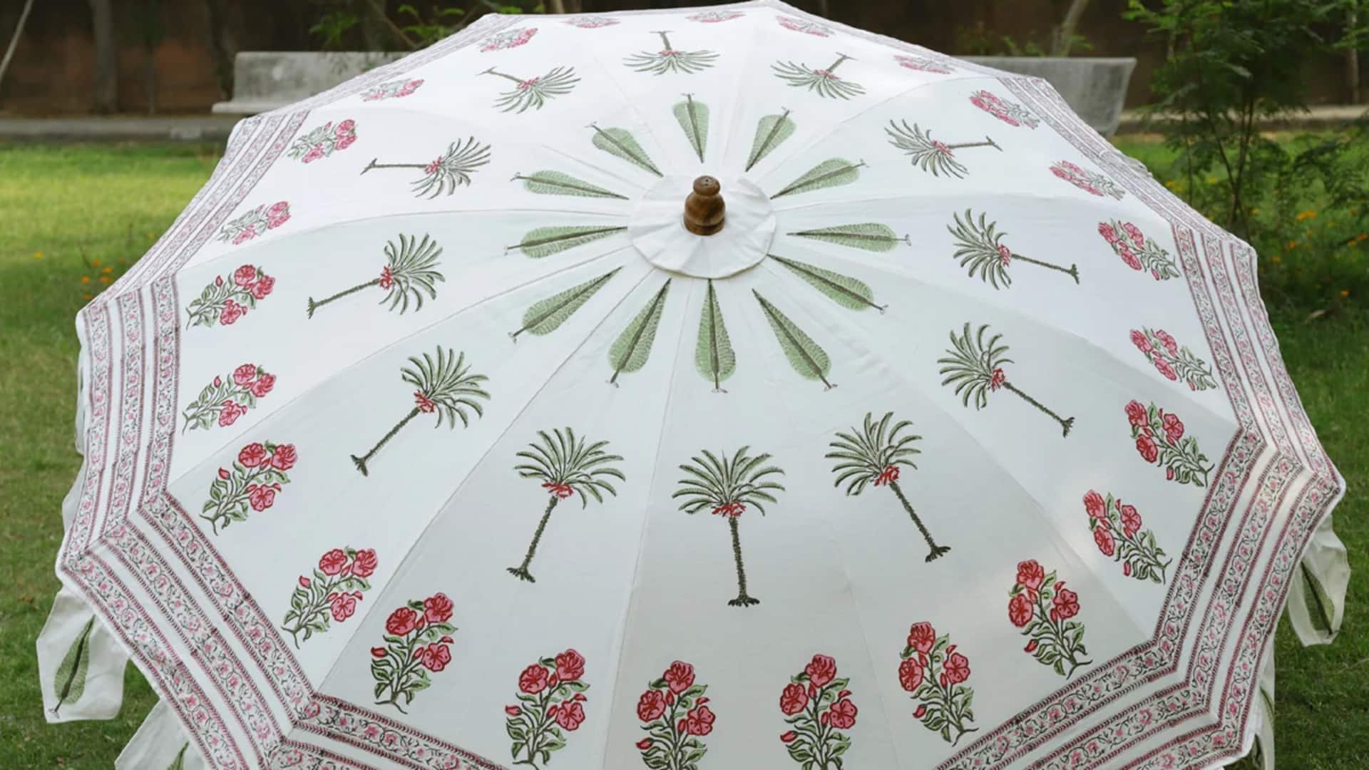 Payung cetak: Aksesori wajib untuk mode musim hujan India