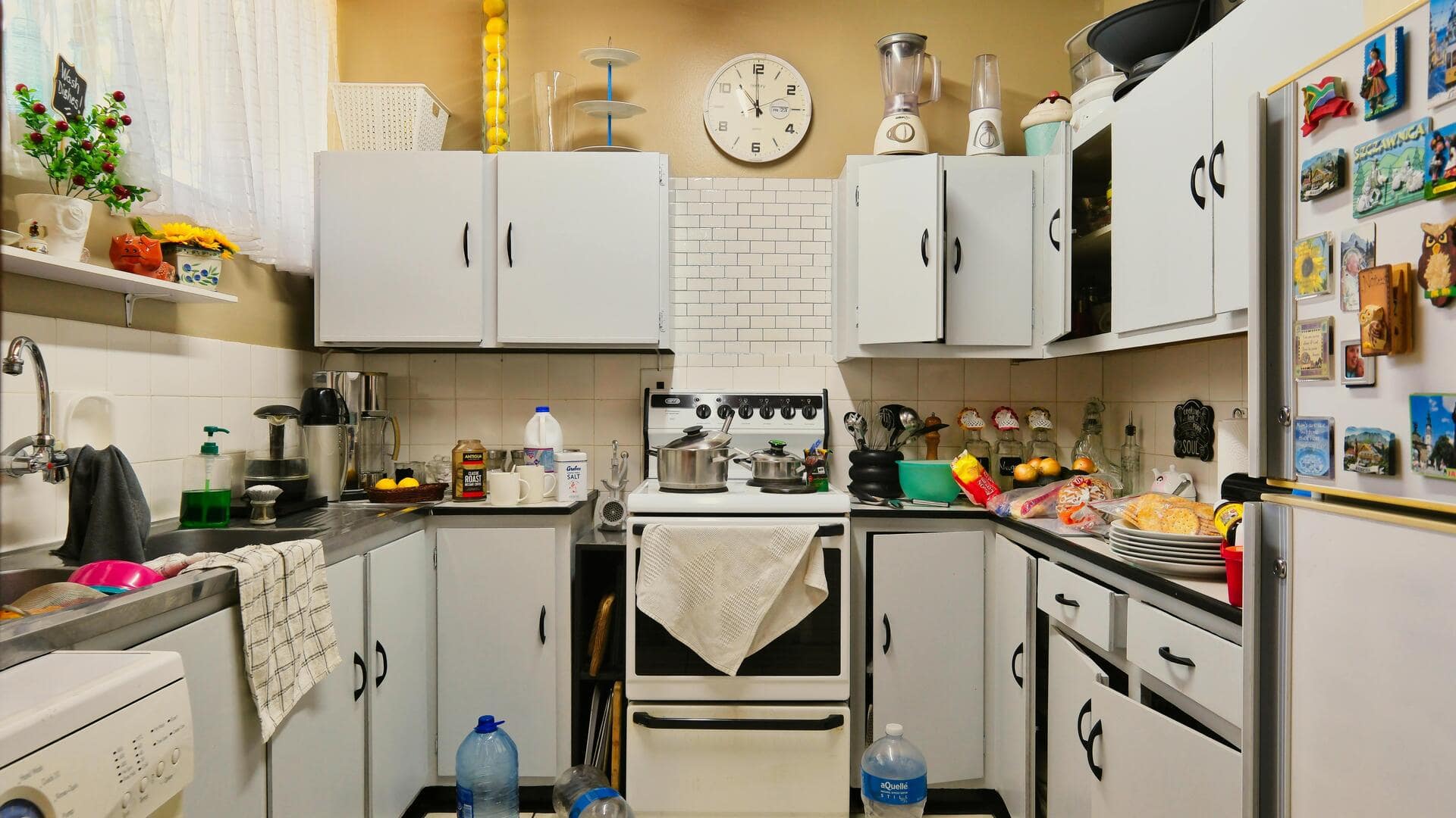 Maksimalkan penyimpanan dapur dengan memanfaatkan ruang vertikal Maksimalkan penyimpanan dapur dengan memanfaatkan ruang vertikal