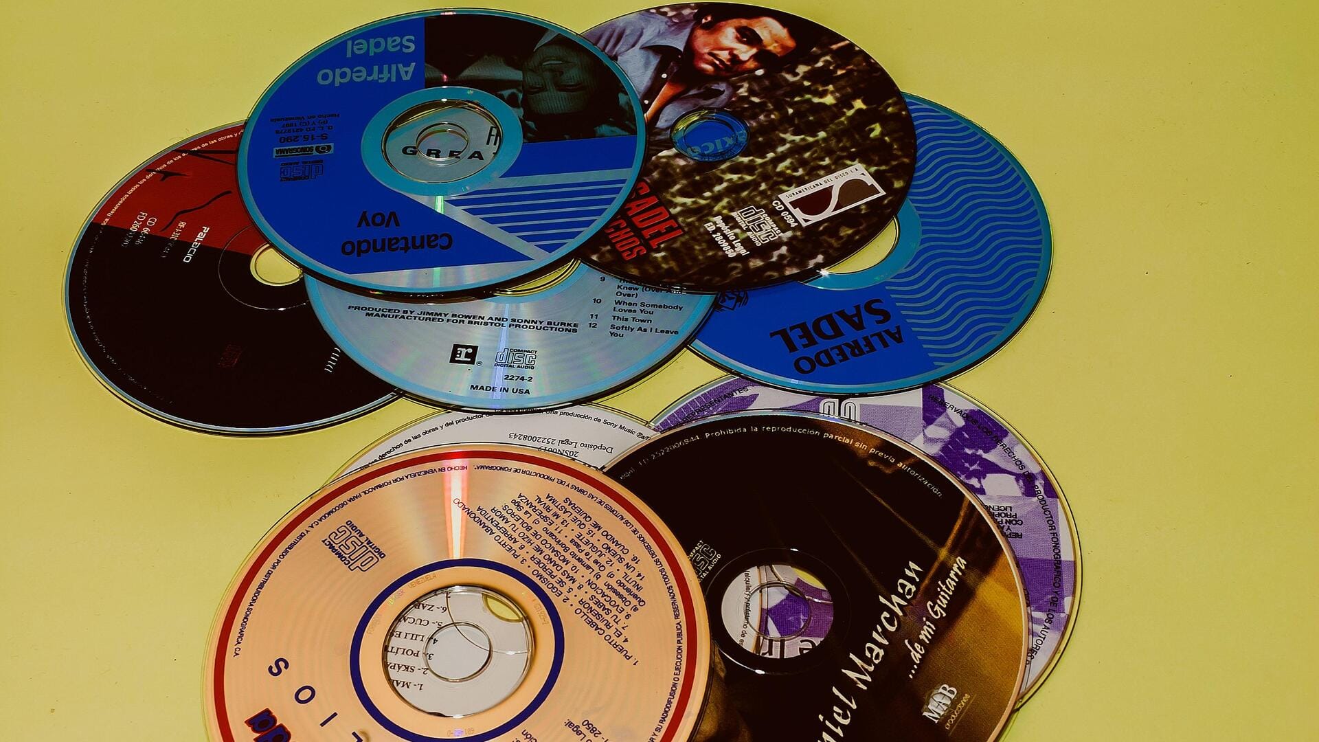 Cara unik memanfaatkan CD bekas untuk dekorasi rumah