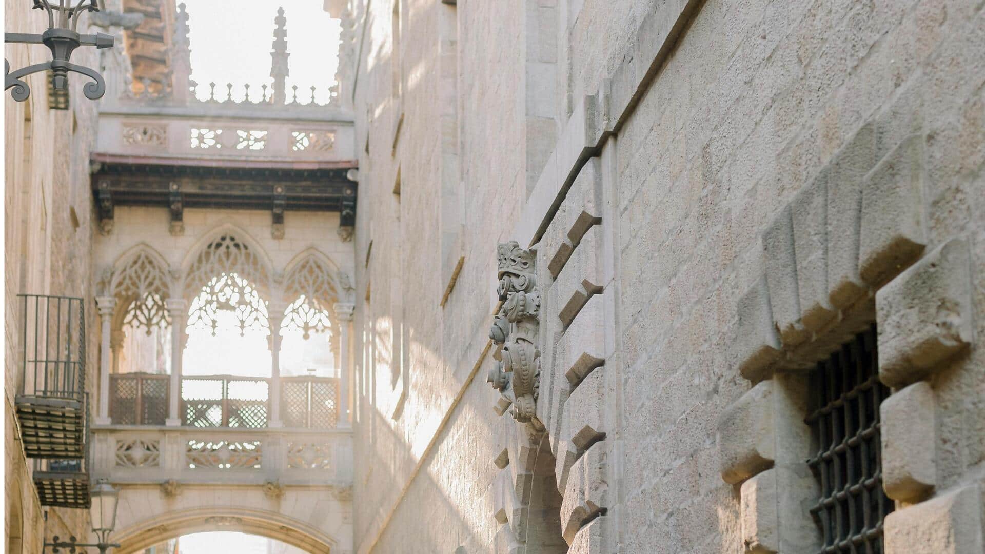 Menemukan Tengara di Gothic Quarter Barcelona