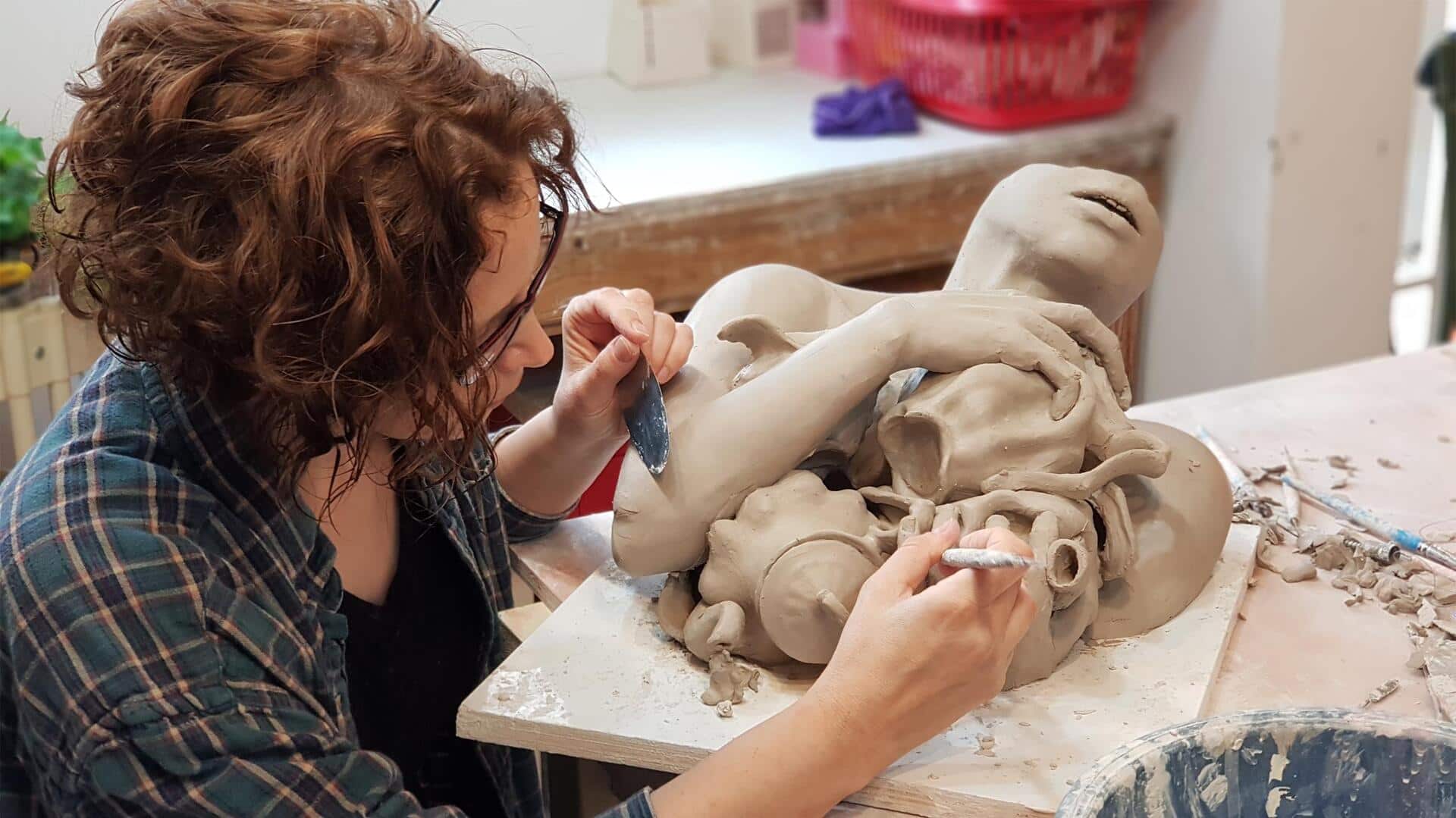 Menemukan Karakter dalam Ketidaksempurnaan: 5 Teknik dalam Seni Patung