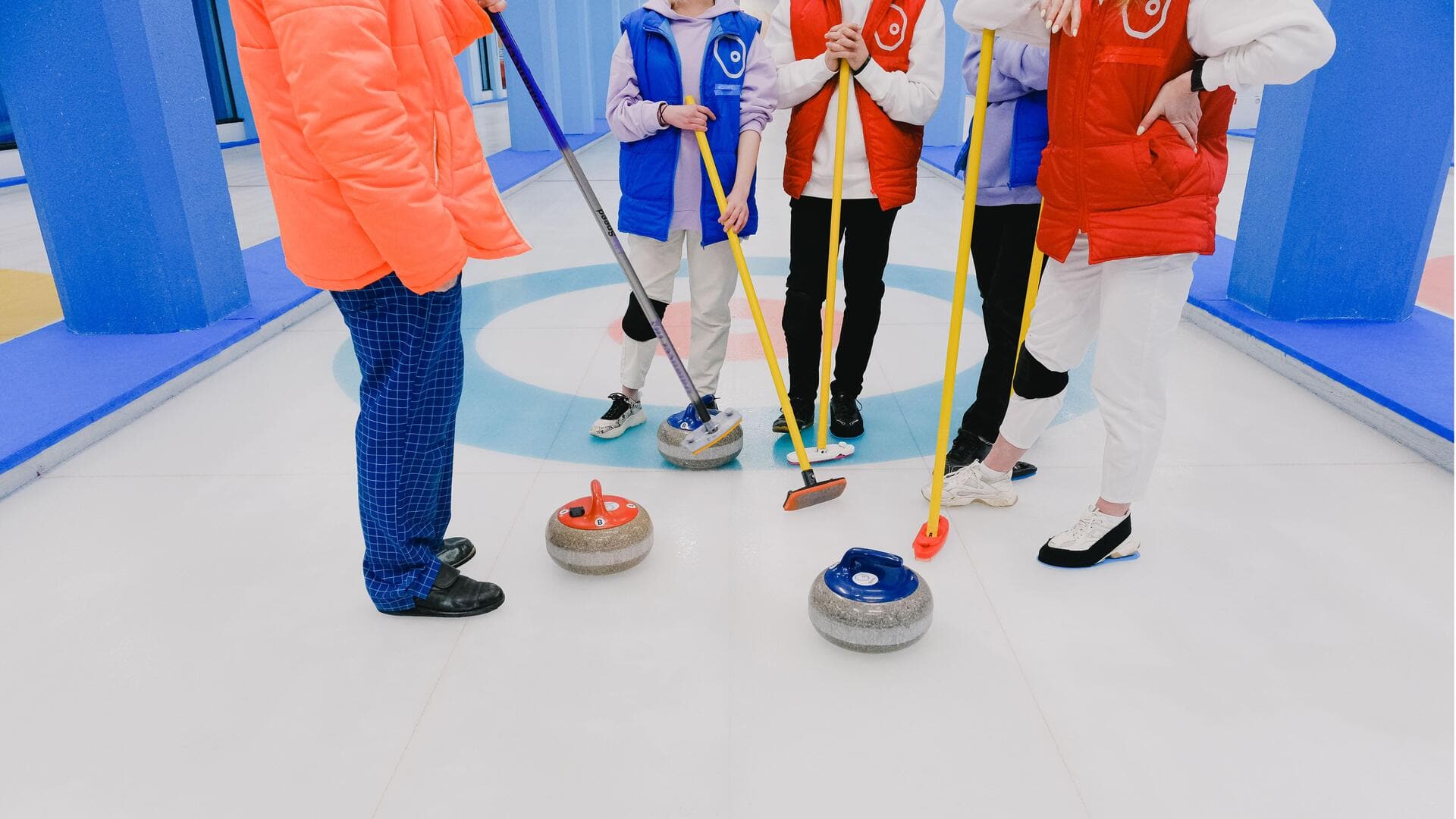 Mengapa batu curling mengincar target?