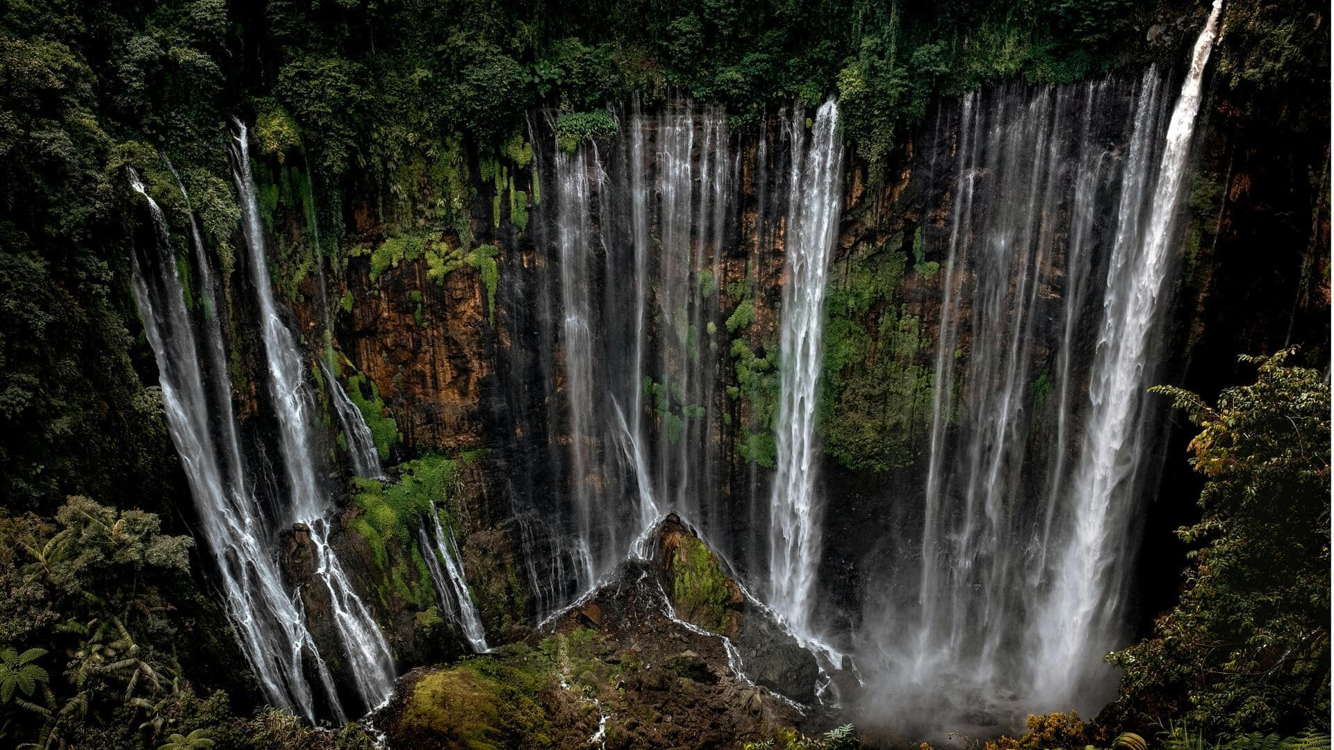 Air Terjun Tersembunyi di Indonesia: Lima Jalur untuk Dijelajahi Air Terjun Tersembunyi di Indonesia: Lima Jalur untuk Dijelajahi