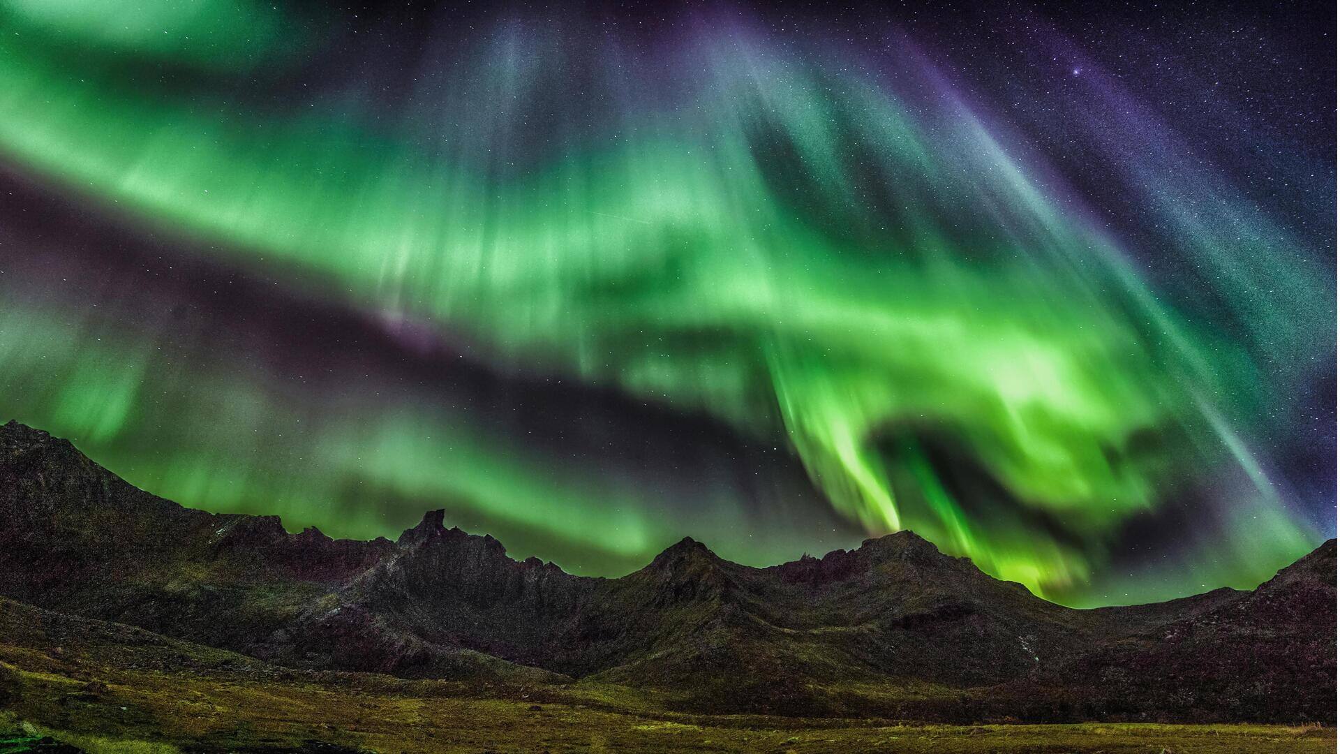 Mengapa Aurora Borealis Memancarkan Beragam Warna yang Mengagumkan?