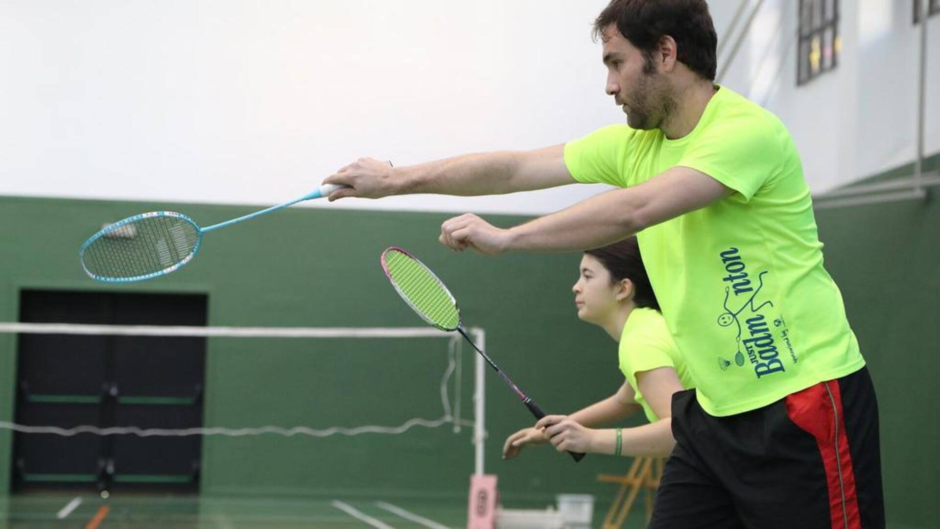 Mengapa jaring bulu tangkis memiliki tinggi tertentu?