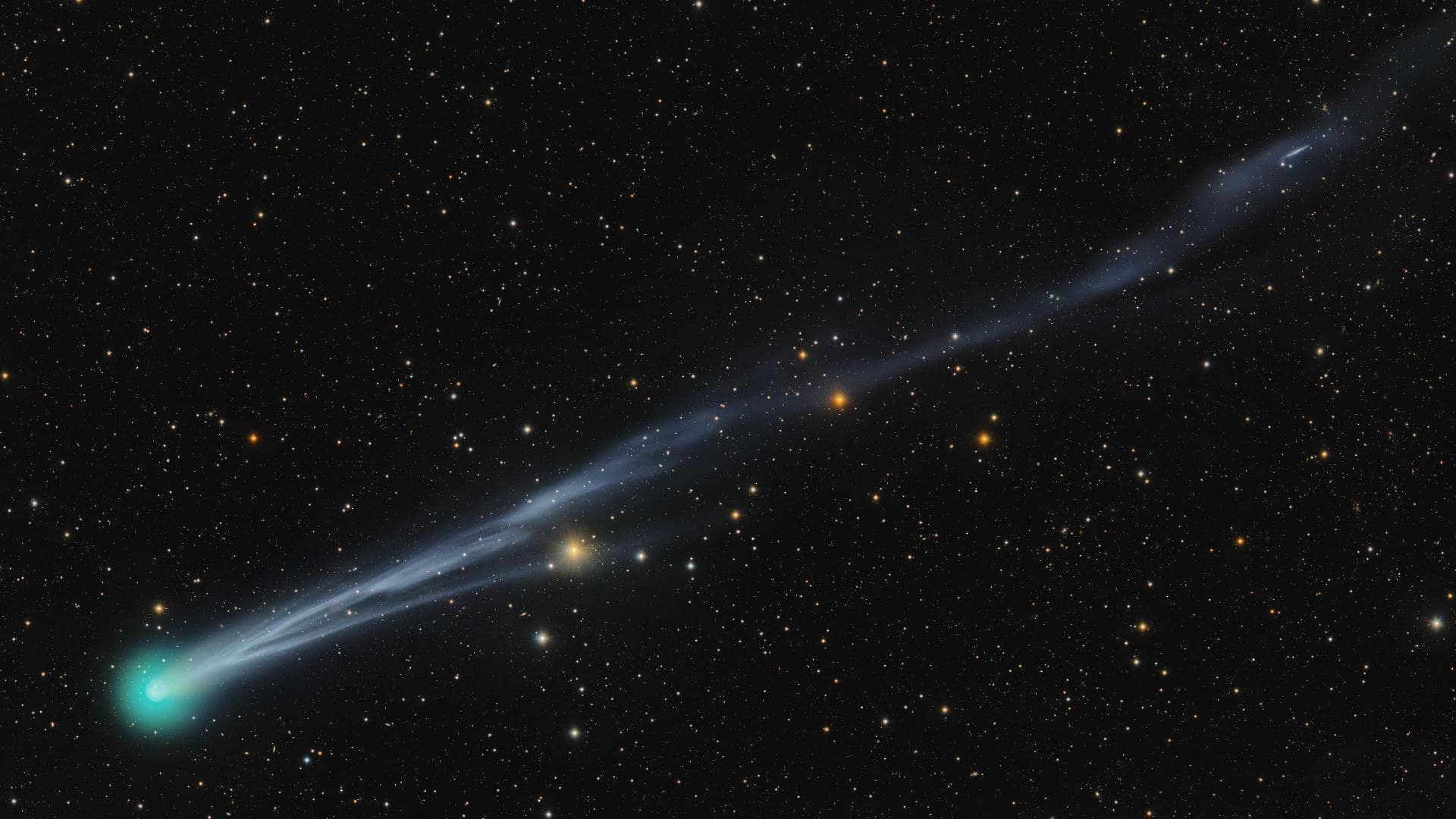 Lima Komet Unik dengan Jalur Orbit yang Menarik