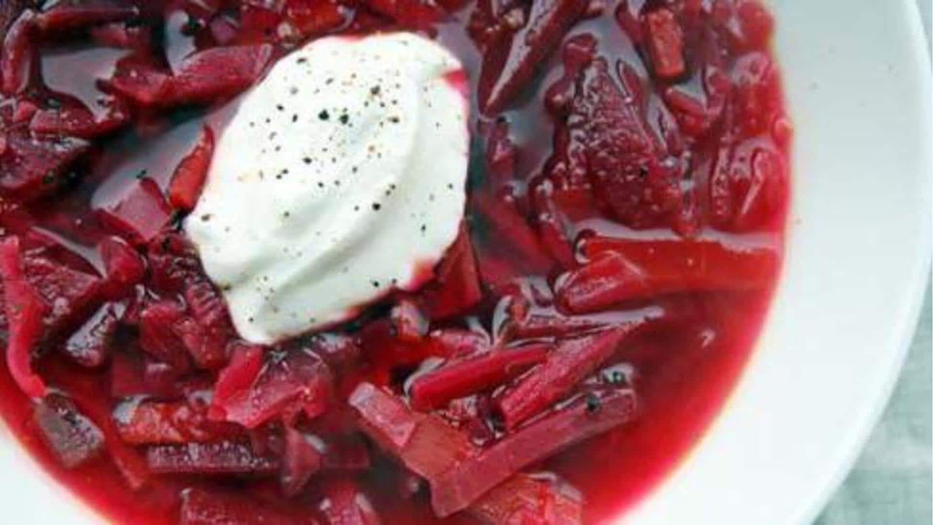 Masak sup borscht vegan yang sehat ini dalam 4 langkah sederhana