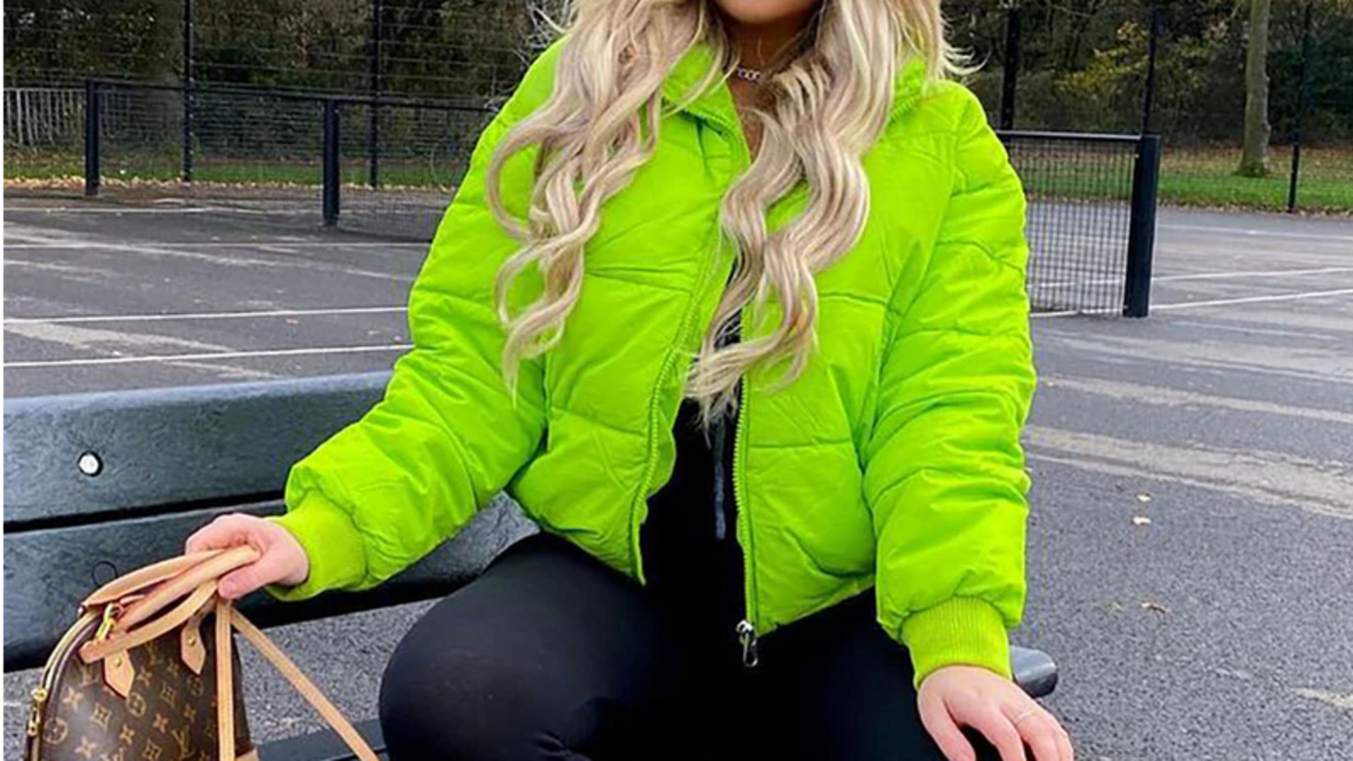 Aksesori neon: Tambahkan semangat pada pakaian musim semi Anda