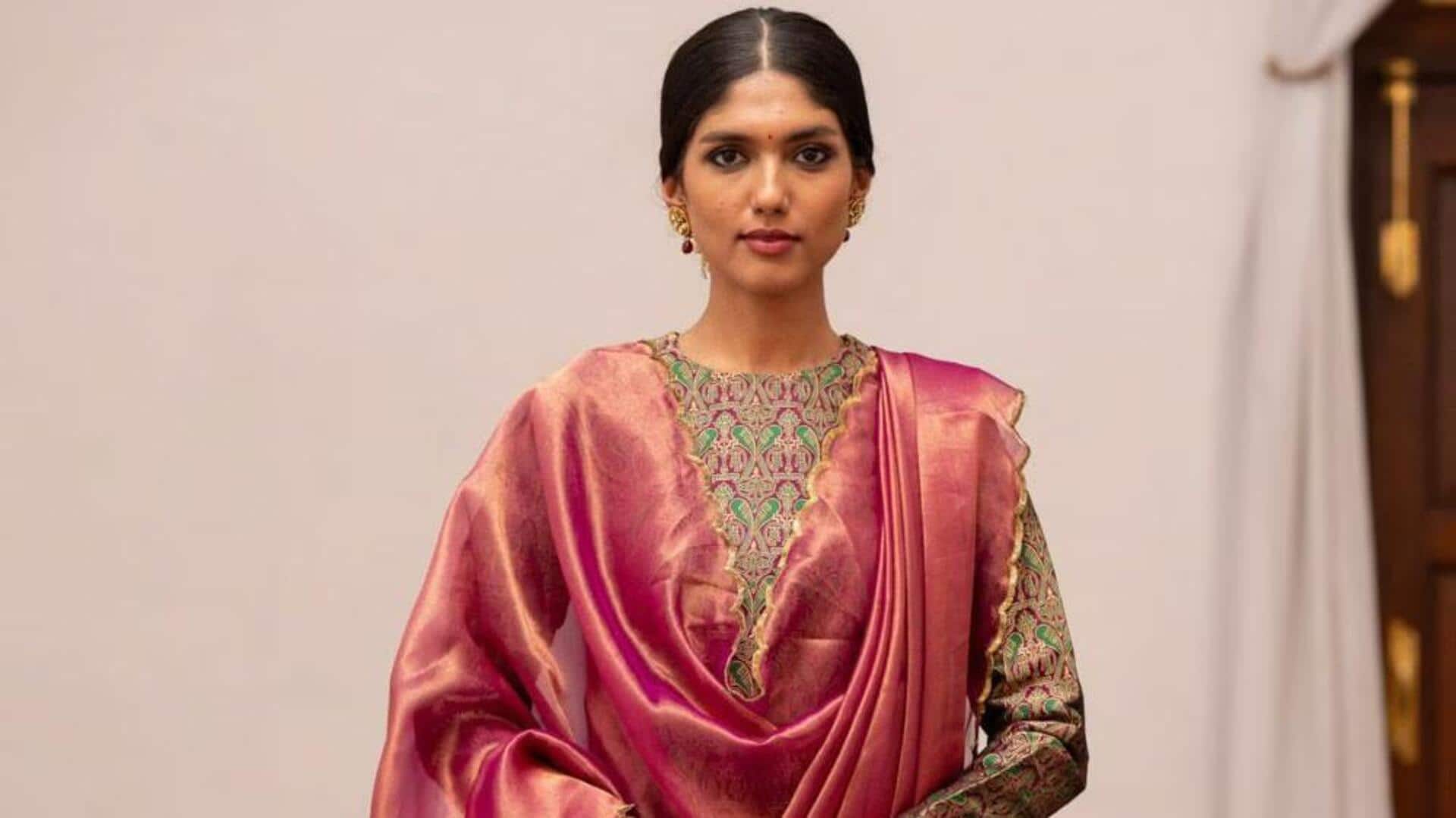 Gaya modern dengan sentuhan dupatta tradisional