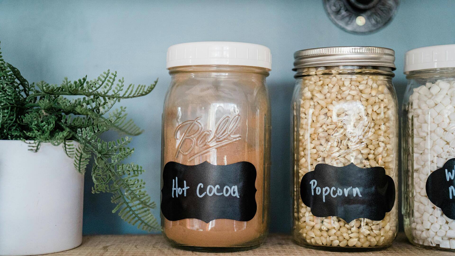 Ide kreatif untuk toples acar yang tidak terpakai di rumah