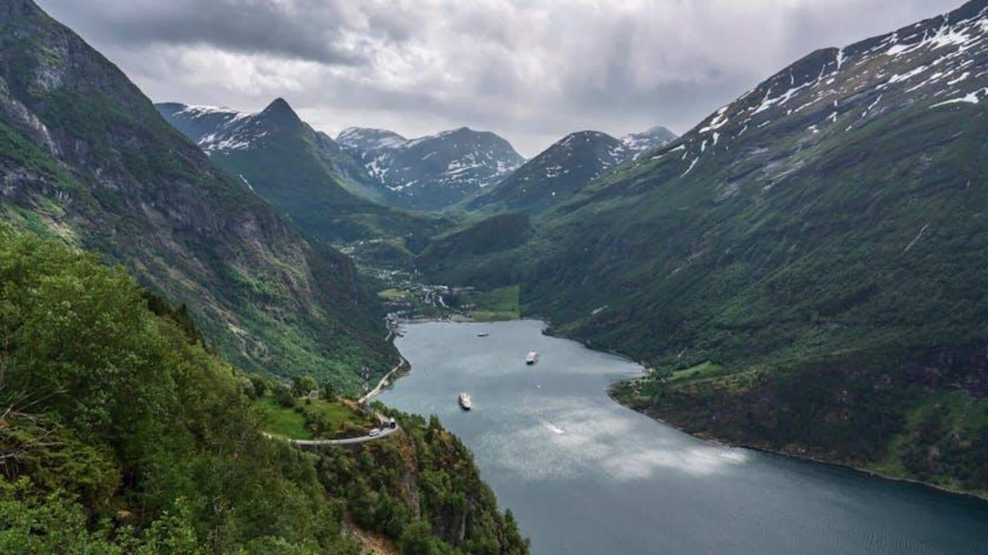 Keindahan Beku Fjord Norwegia di Musim Dingin