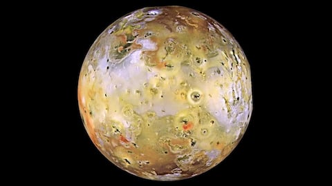 Mengapa Bulan Jupiter Sangat Aktif secara Geologis?