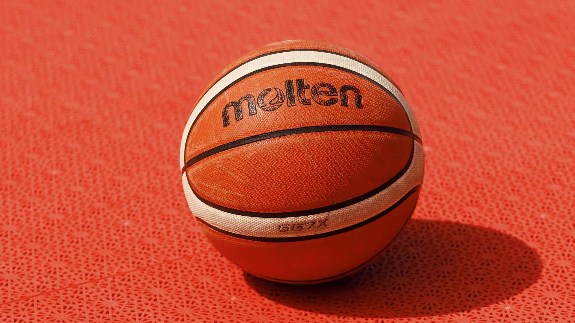 Mengapa bola basket berwarna oranye?