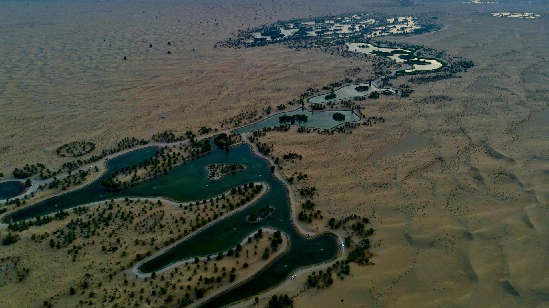 Menikmati Keindahan Gurun Dubai di Malam Hari