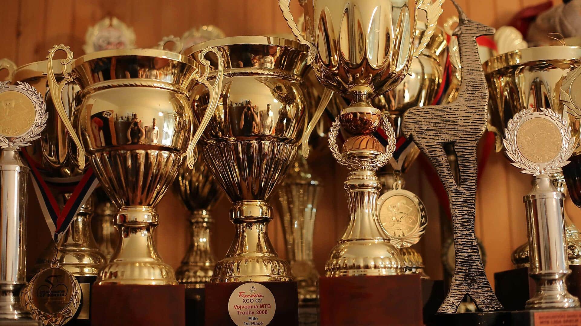 Lima bahan aneh untuk trofi olahraga di seluruh dunia