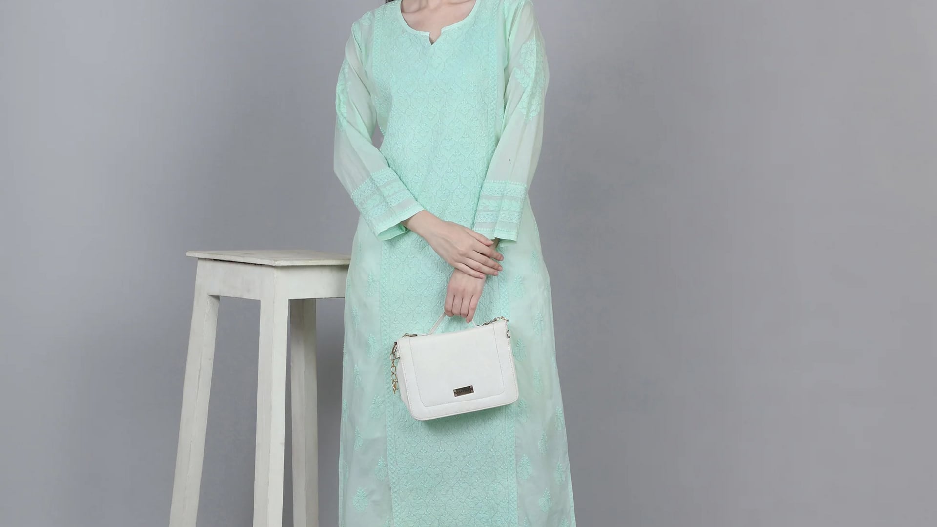 Temukan gaya kurti pastel untuk musim transisi