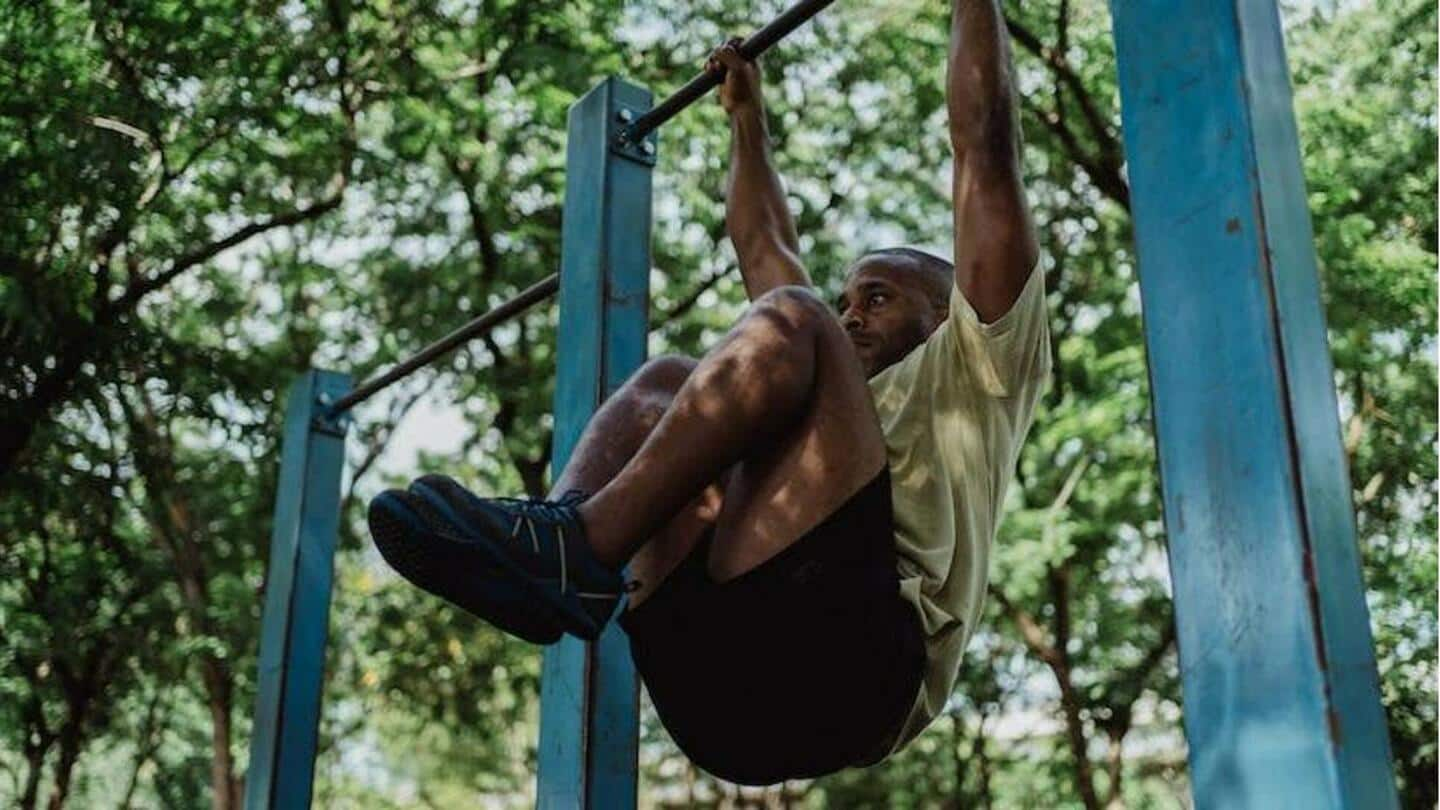 Beberapa latihan menggunakan pull-up bar yang mudah dan seru