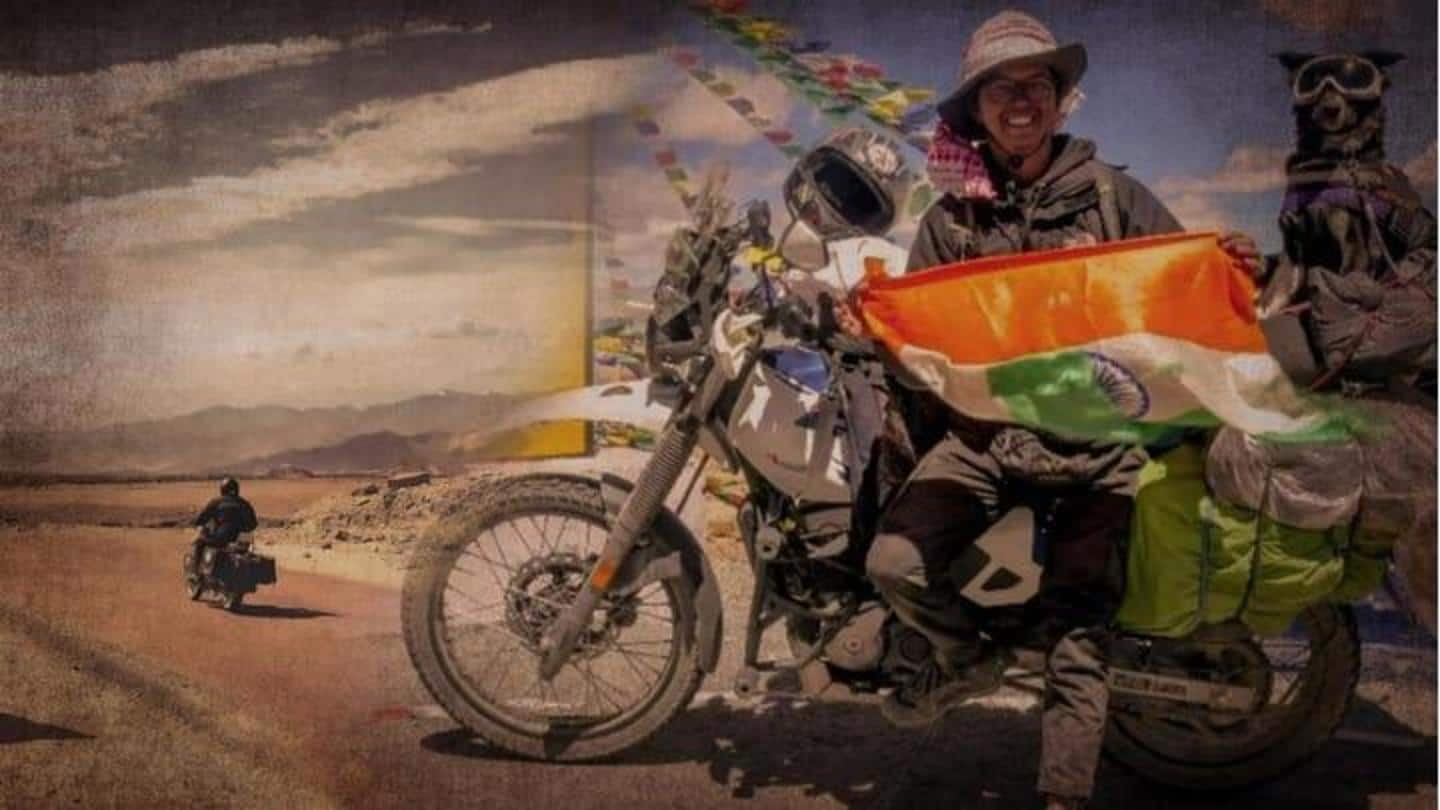 Seorang pria melakukan perjalanan ke Ladakh dengan membawa anjingnya di atas sepeda motor