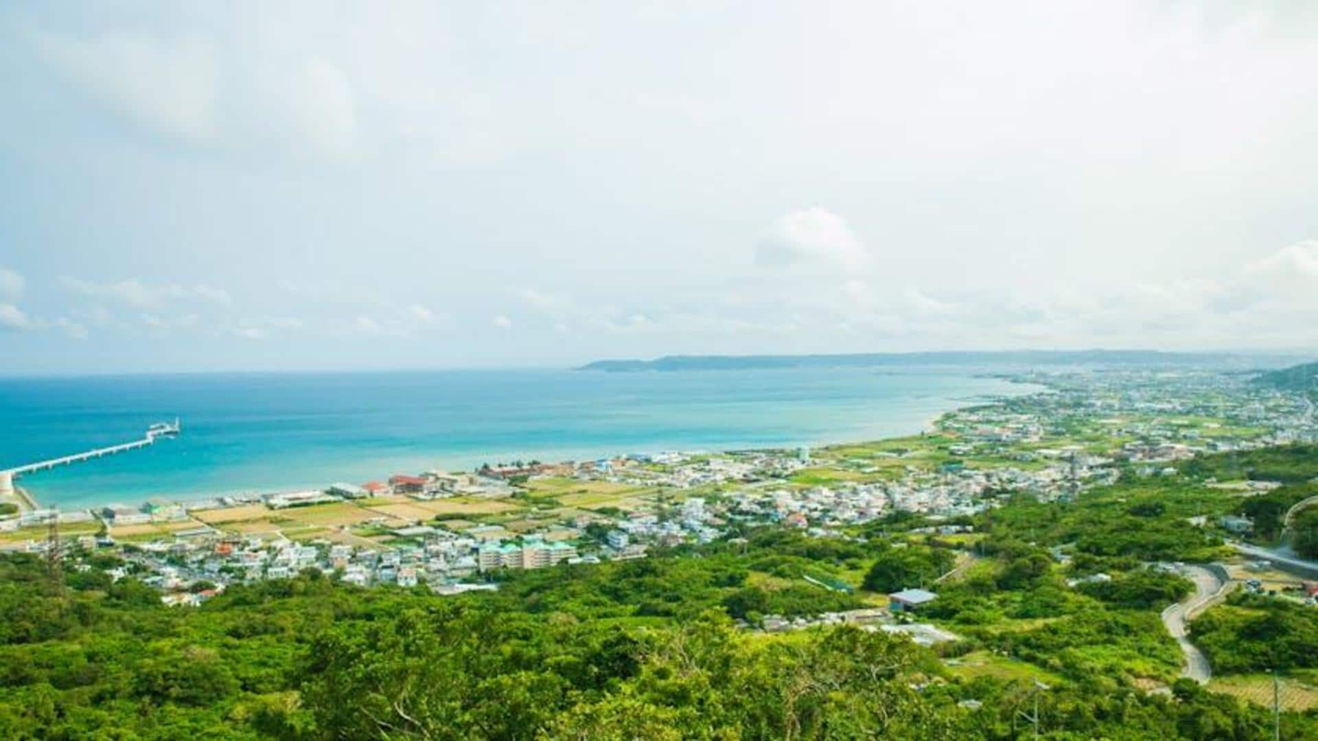 Menikmati Pantai Pasir Bintang di Okinawa, Jepang