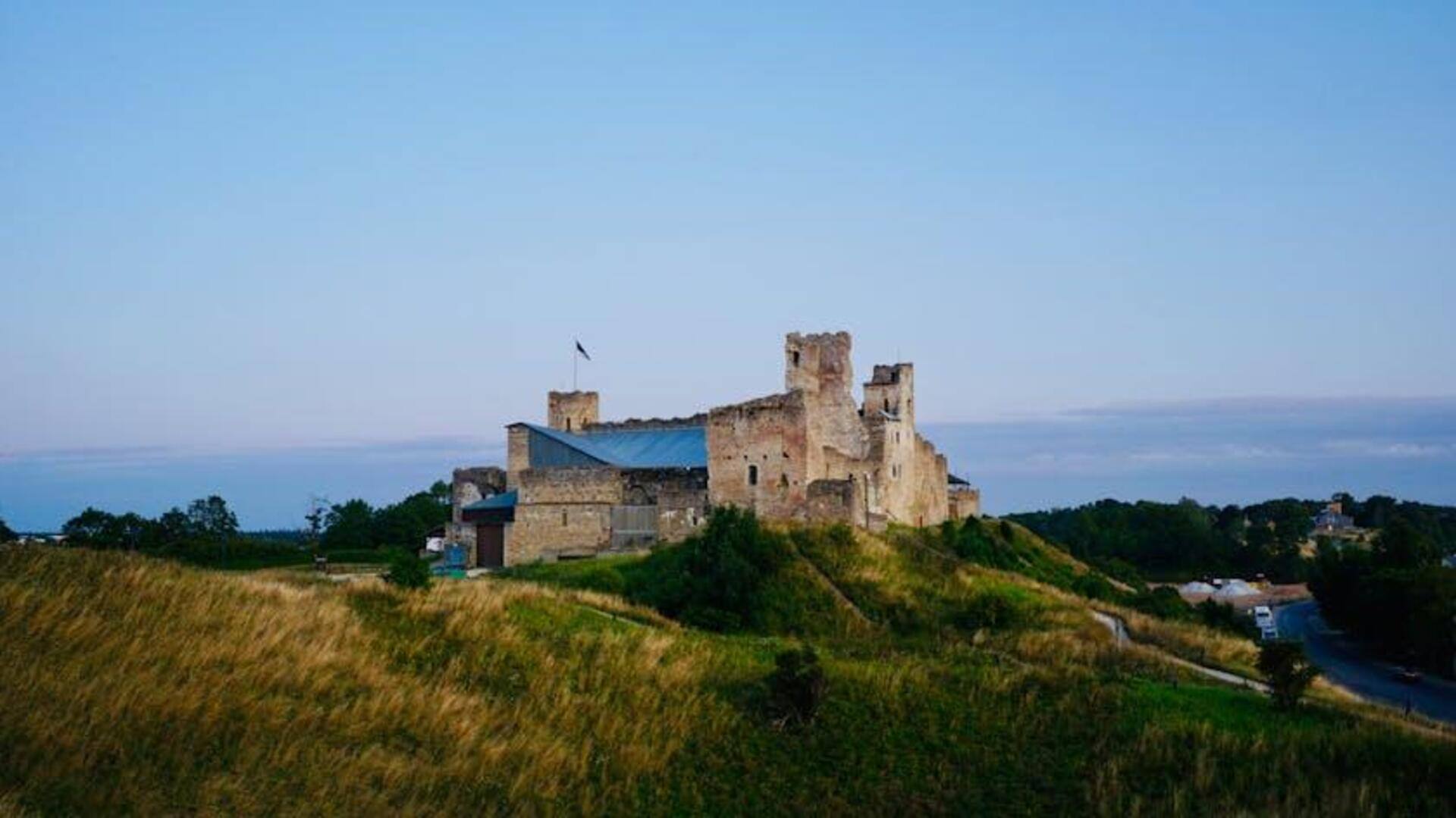 Menemukan Kota Tersembunyi Abad Pertengahan di Estonia