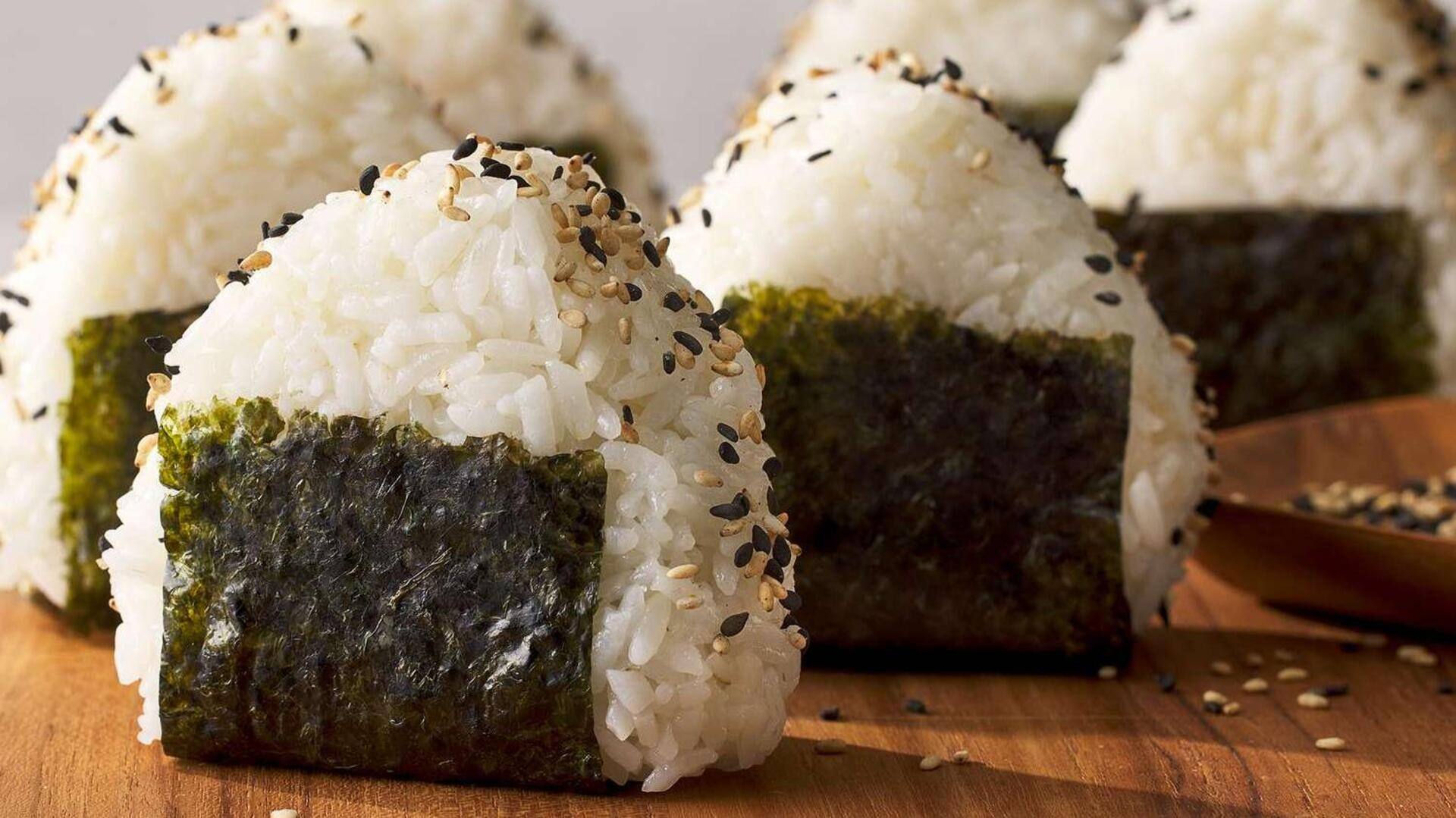 Menikmati Sensasi Bola Nasi dengan Beragam Perpaduan Rasa