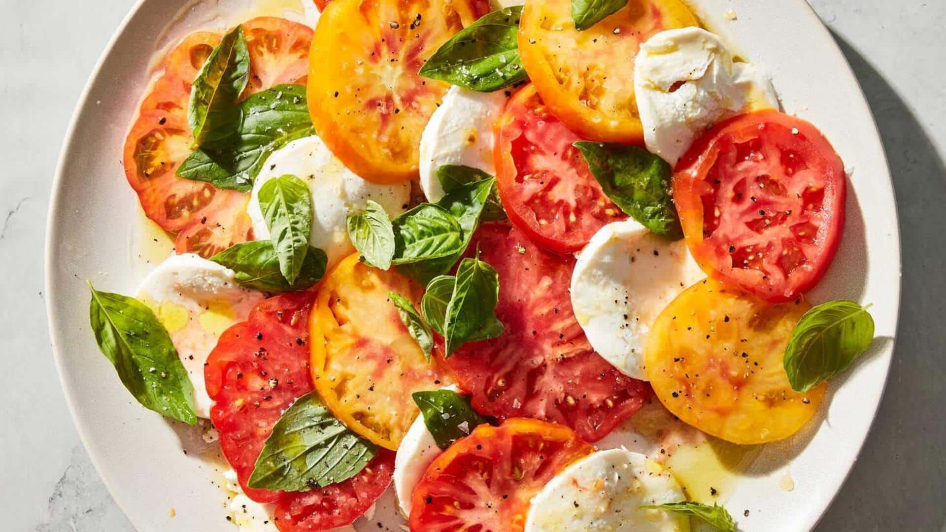 Panduan langkah demi langkah untuk membuat salad caprese tomat warisan