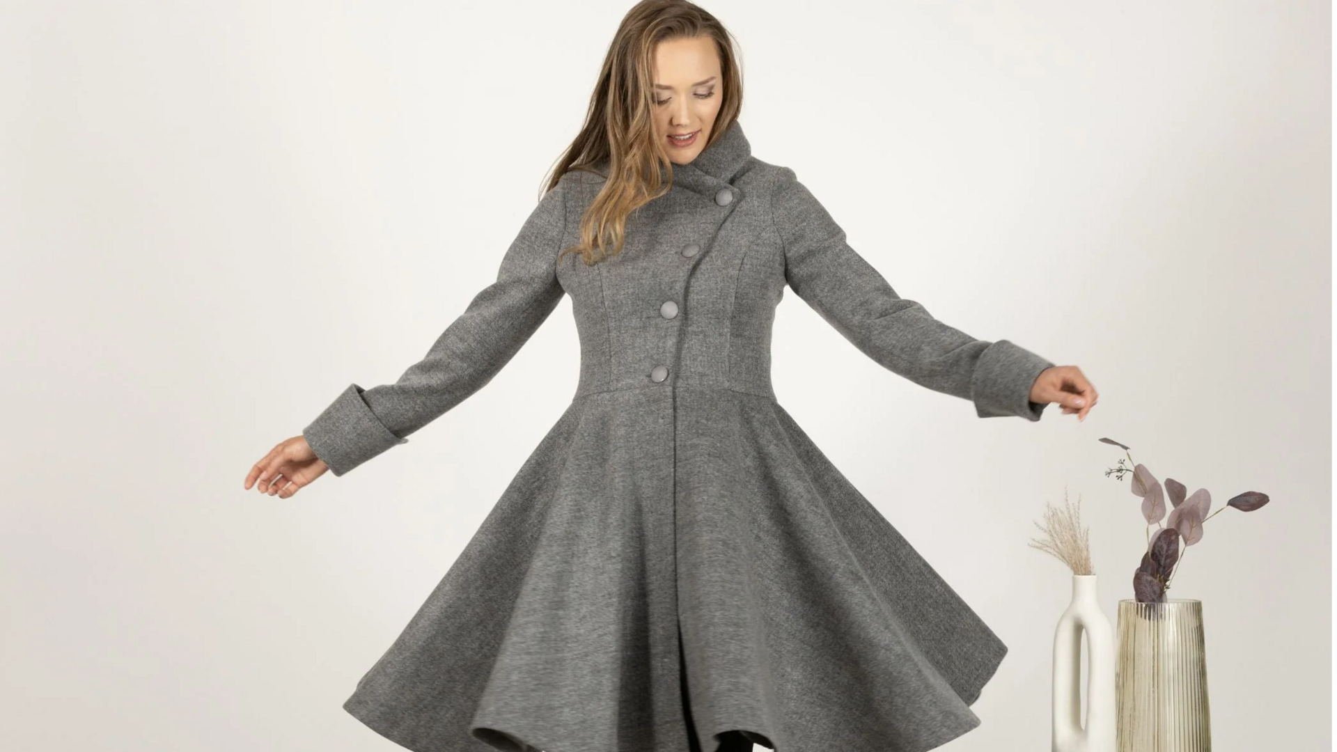 Gaya elegan musim dingin India dengan mantel A-Line