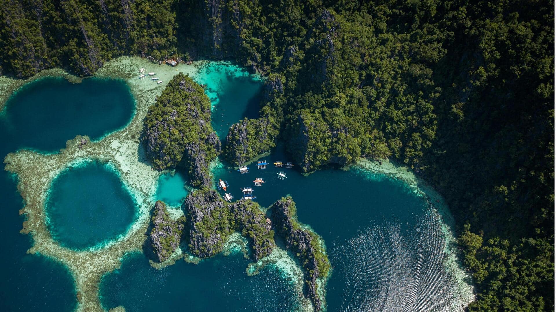 Menjelajahi Formasi Batu Kapur dan Laguna Tersembunyi di Coron, Filipina