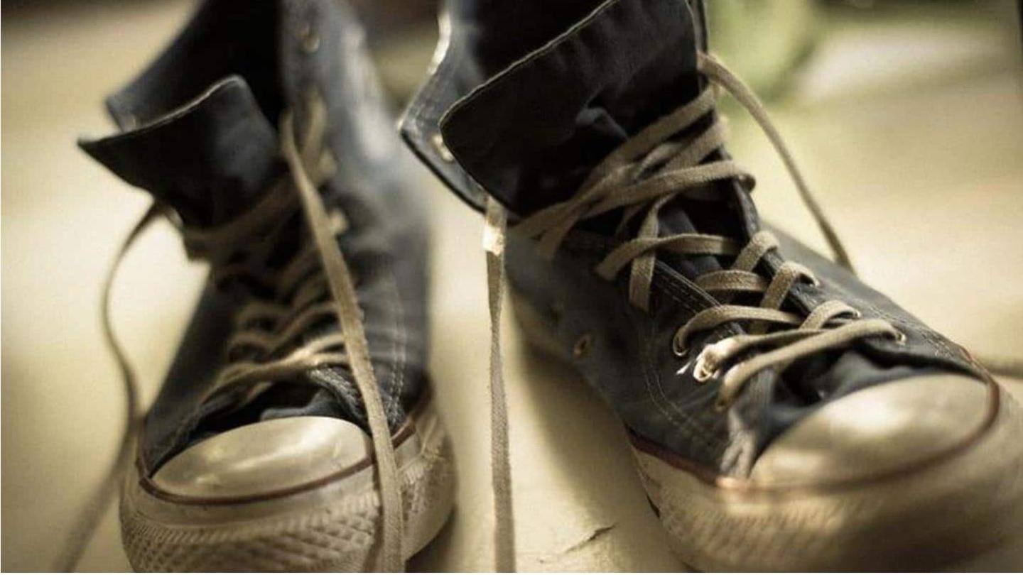 Kita sebaiknya mengganti sepatu tiga sampai empat bulan sekali Kita sebaiknya mengganti sepatu tiga sampai empat bulan sekali