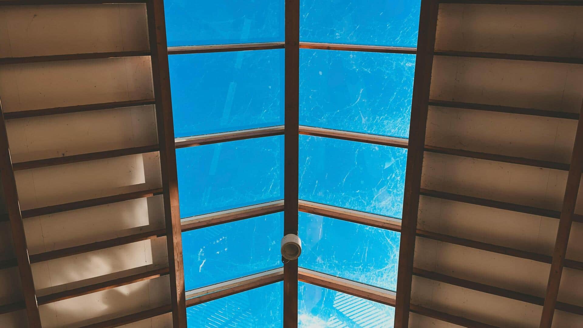 Keajaiban Skylight: Bermain dengan cahaya dalam desain arsitektur Keajaiban Skylight: Bermain dengan cahaya dalam desain arsitektur