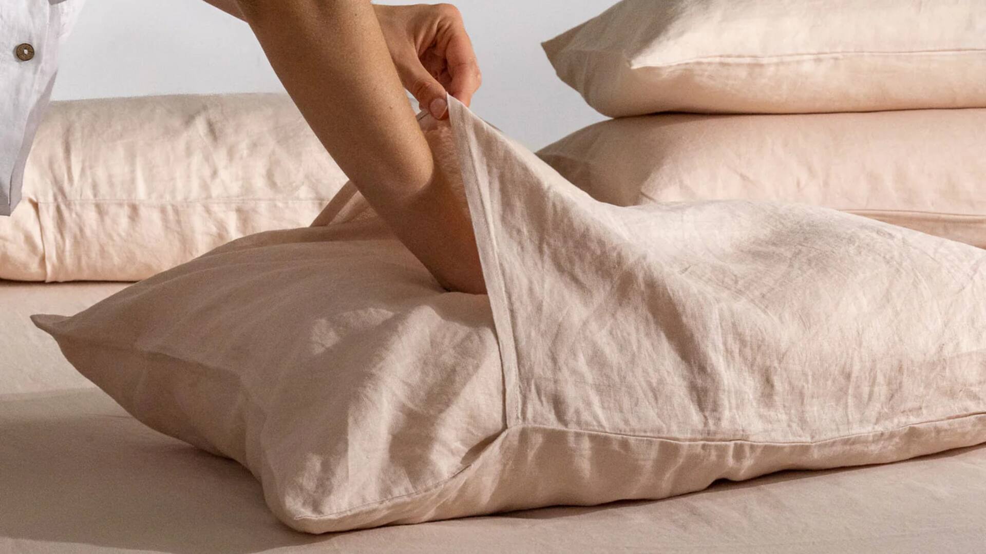 Lima trik sarung bantal untuk gaya rumah mudah