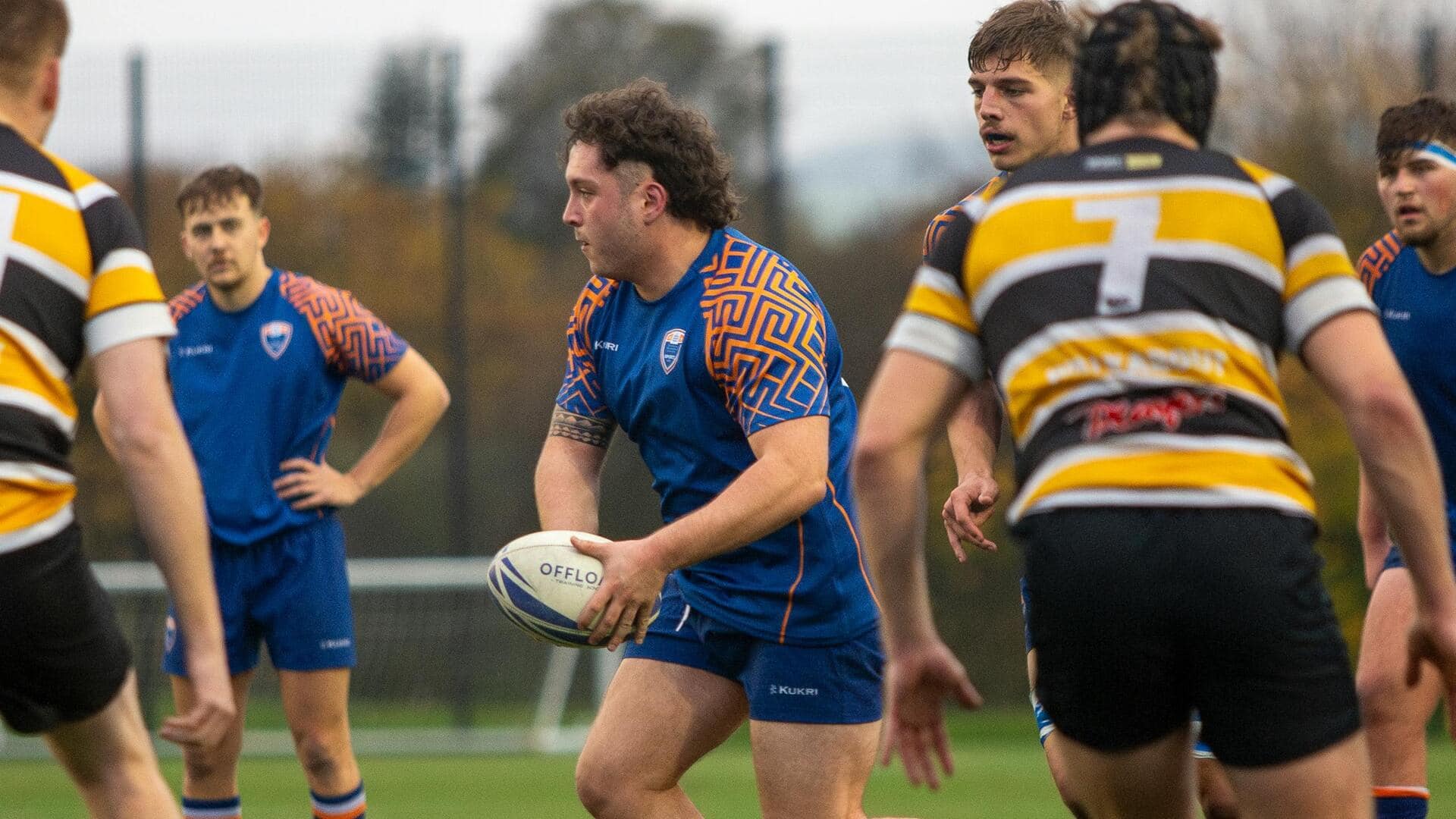 Mengapa pemain rugby memakai jersey bermotif unik?