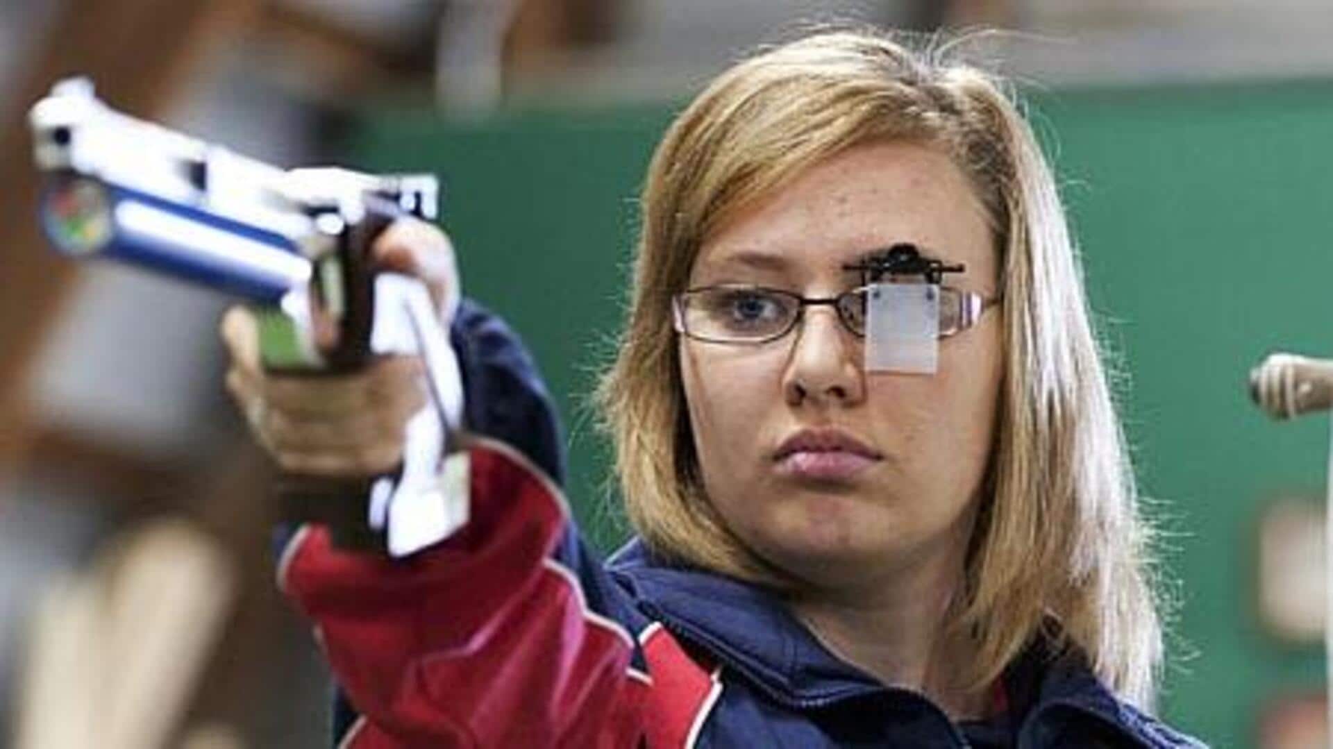 Mengapa penembak Olimpiade memakai penutup mata?