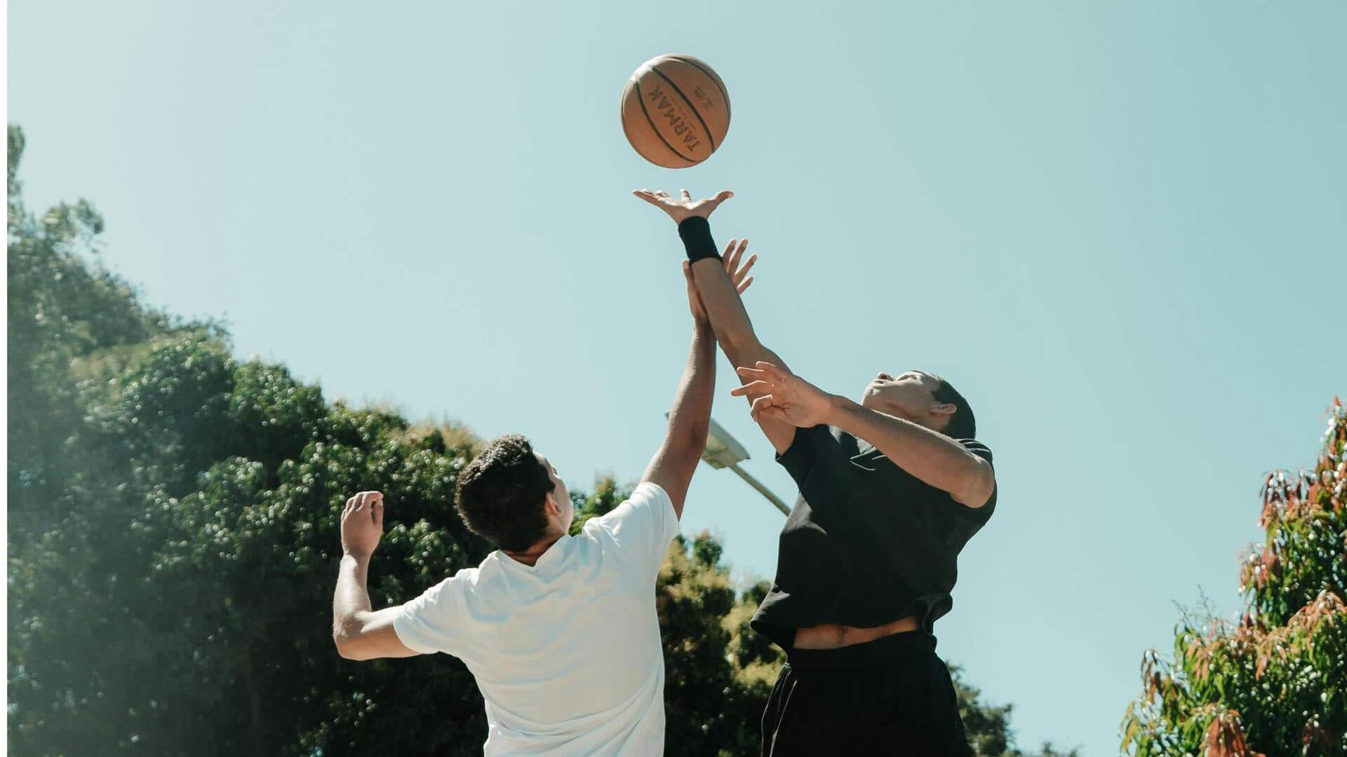 Arti di balik isyarat tangan Free-Throw basket