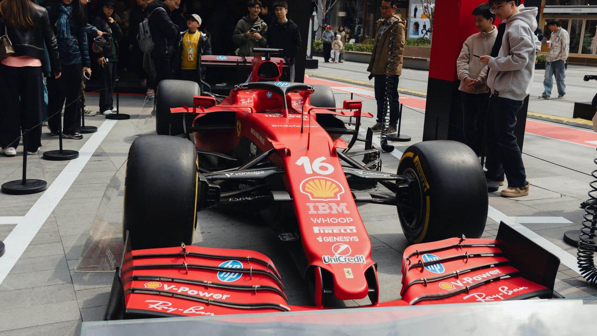 Mengapa mobil F1 tidak bisa melaju di jalan umum?