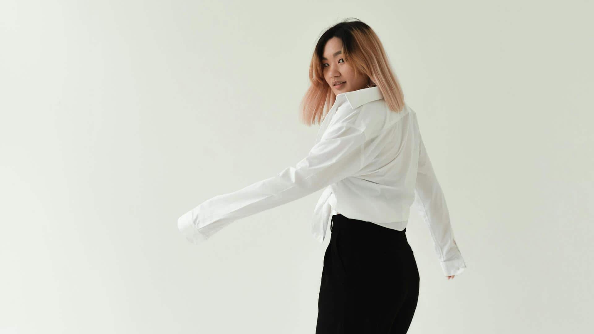 Gaya minimalis abadi: Lima pakaian esensial untuk lemari India