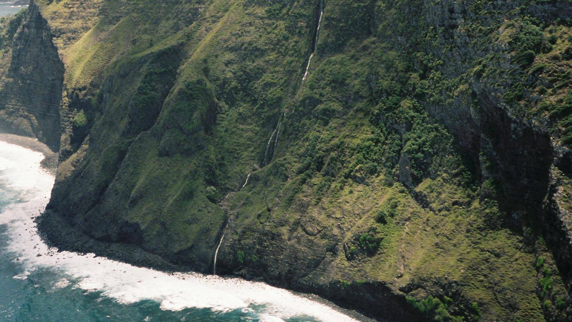 Menjelajahi Keindahan Tebing Laut Molokai, Hawaii, AS